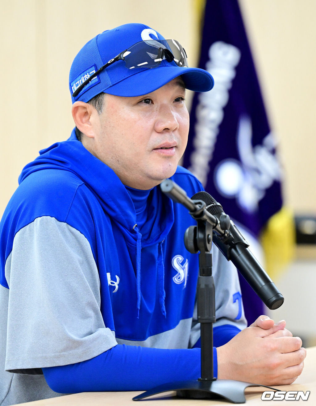 14일 대구 삼성라이온즈파크에서 ‘2025 신한 SOL뱅크 KBO리그’ 준플레이오프(5전 3선승제) 4차전 삼성 라이온즈와 SSG 랜더스의 경기가 열린다.삼성은 아리엘 후라도, SSG는 김광현을 선발로 내세운다.경기를 앞두고 삼성 박진만 감독이 취재진과 인터뷰를 하고 있다. 2025.10.14 / dreamer@osen.co.kr