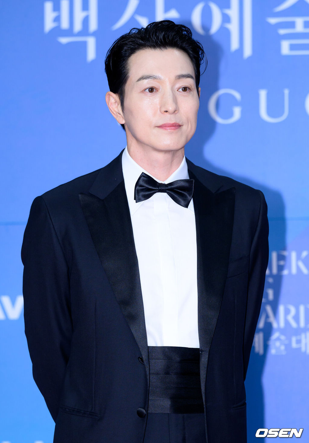 5일 오후 서울 강남구 코엑스 D홀에서 ‘제61회 백상예술대상 with 구찌’ 레드카펫 행사가 열렸다.방송·영화·연극을 아우르는 국내 유일무이 종합 예술 시상식 ‘제61회 백상예술대상 with 구찌’는 JTBC·JTBC2·JTBC4에서 동시 생중계, 프리즘·네이버TV·치지직에서 디지털 생중계된다.배우 정성일이 레드카펫을 밟고 있다. 2025.05.05 /sunday@osen.co.kr
