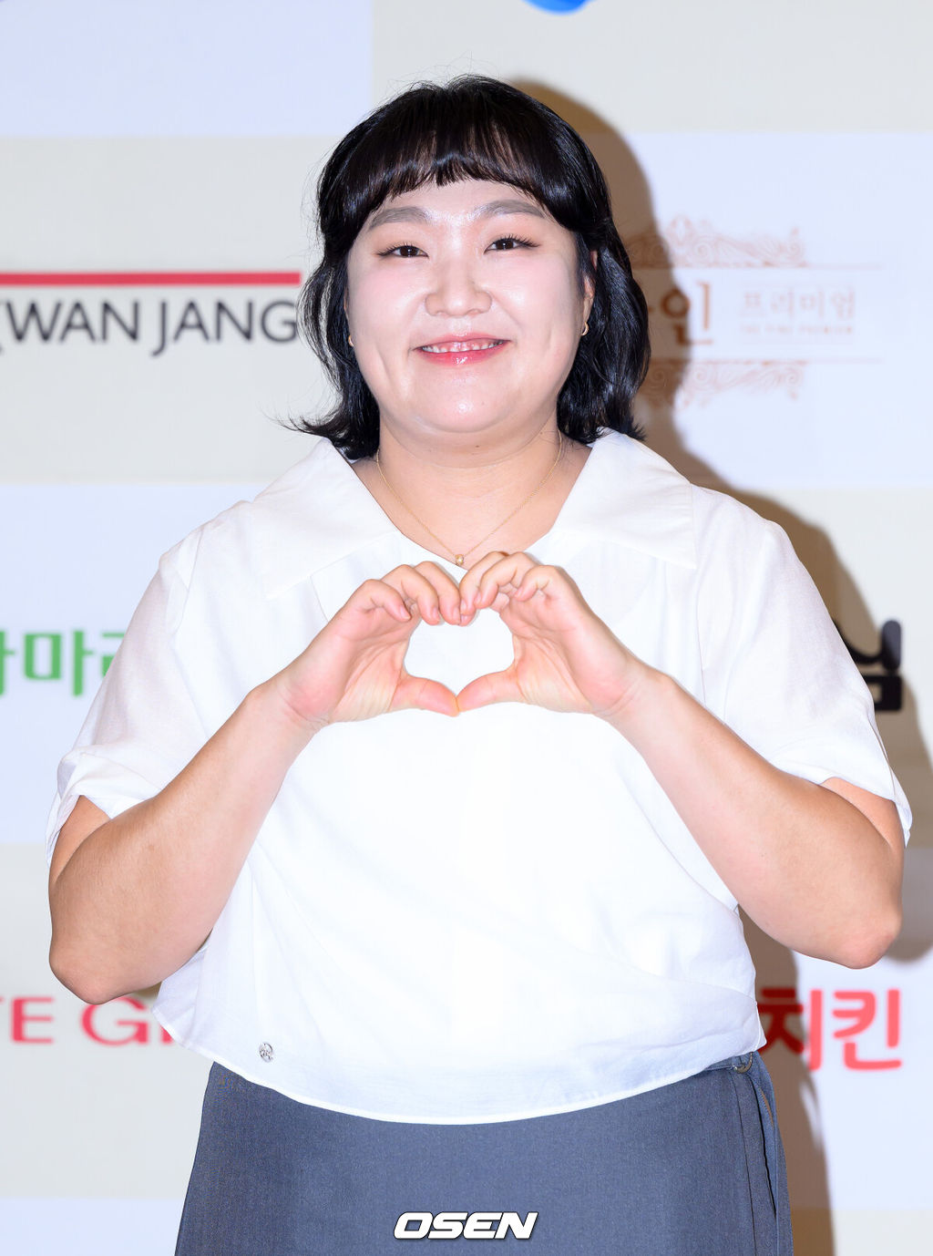 22일 오후 서울 중소기업중앙회 KBIZ홀에서 제 17회 2025 방송광고페스티벌이 열렸다.MTN 방송광고 페스티벌은 광고인과 시청자들을 위한 축제의 장을 마련하고 혁신적 광고 메시지를 발굴해 광고 문화 발전에 기여한다는 취지로 2009년부터 개최되고 있다.개그우먼 이수지가 포토타임을 가지고 있다. 2025.07.22 /sunday@osen.co.kr