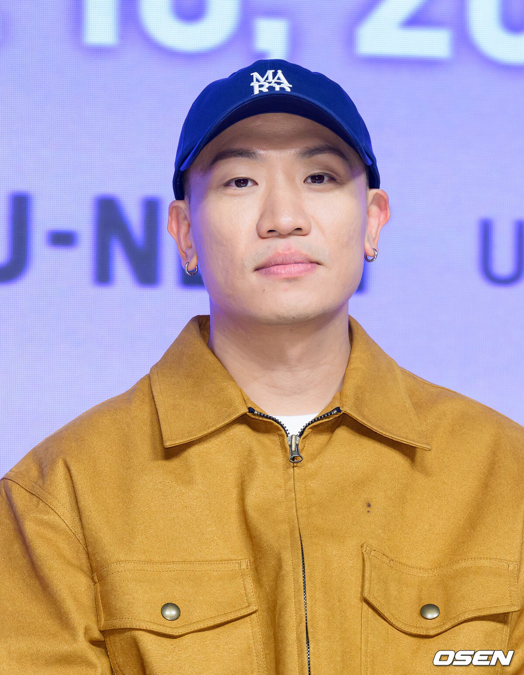 15일 서울 강남구 엘리에나 호텔에서 Mnet 새 프로그램 ‘언프리티 랩스타 : 힙팝 프린세스’ 제작발표회가 열렸다.‘힙팝 프린세스’는 한국과 일본 참가자들이 직접 음악, 안무, 스타일링, 영상 제작에 참여하며 자신만의 색깔을 만들어가는 글로벌 힙합 걸그룹 탄생 프로젝트다.Mnet·U-NEXT 한일 합작 프로젝트 ‘힙팝 프린세스’는 오는 10월 16일(목) 오후 9시 50분 첫 방송된다.그룹 다이나믹 듀어 개코가 취재진의 질문을 듣고 있다. 2025.10.15 /sunday@osen.co.kr