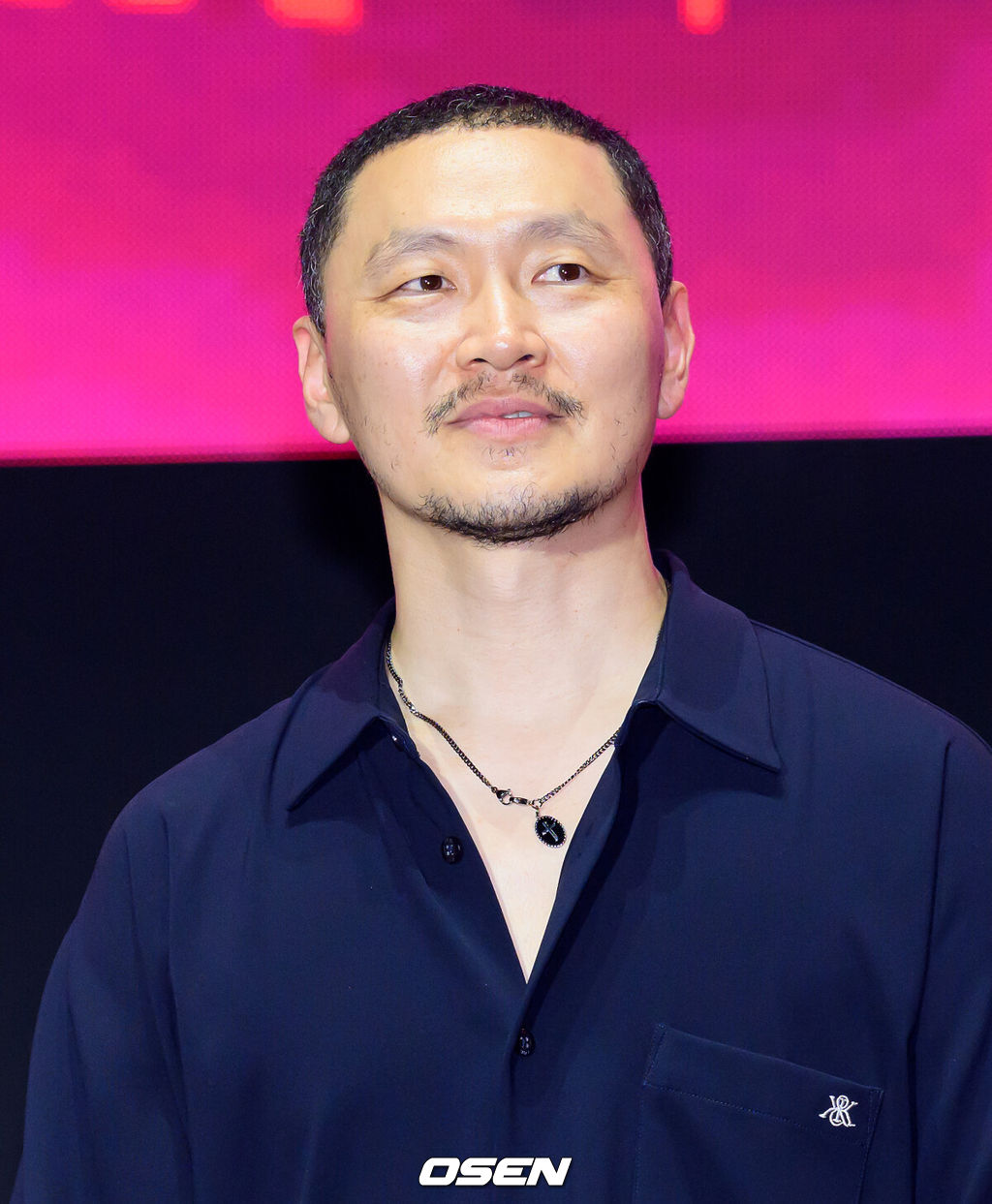 28일 오후 서울 세종대로 일대에서 '오징어게임 3' 피날레 이벤트가 열렸다. 이날 넷플릭스 시리즈 ‘오징어게임’의 황동혁 감독과 이정재, 이병헌을 비롯해 임시완, 강하늘 등 시즌 2·3 출연진이 서울에서 팬들과 만났다. 또 시즌 1 주역 박해수, 정호연, 이유미 등도 참석했다.이번 행사는 서울시와 넷플릭스가 공동 주최하는 '2025 K-콘텐츠 서울여행주간'의 하나로 마련됐다.배우 양동근이 인사를 하고 있다. 2025.06.28 /sunday@osen.co.kr