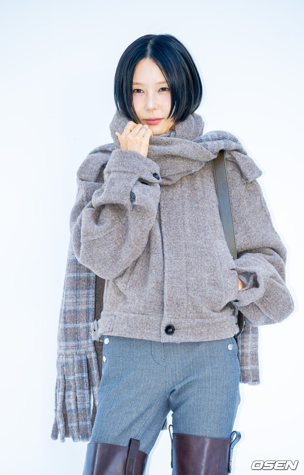 3일 오후 서울 강남구 청담동의 플래그십에서 럭셔리 패션 브랜드 포토콜 행사가 진행됐다.<br /><br />이 자리에는 엔믹스(NMIXX) 설윤과 배우 이재욱, 정은채, 손석구, 신예은, 박성훈, 주우재, 김나영 등이 참석해 자리를 빛냈다.<br /><br />방송인 김나영이 입장하며 포즈를 취하고 있다. 2025.09.03 / rumi@osen.co.kr