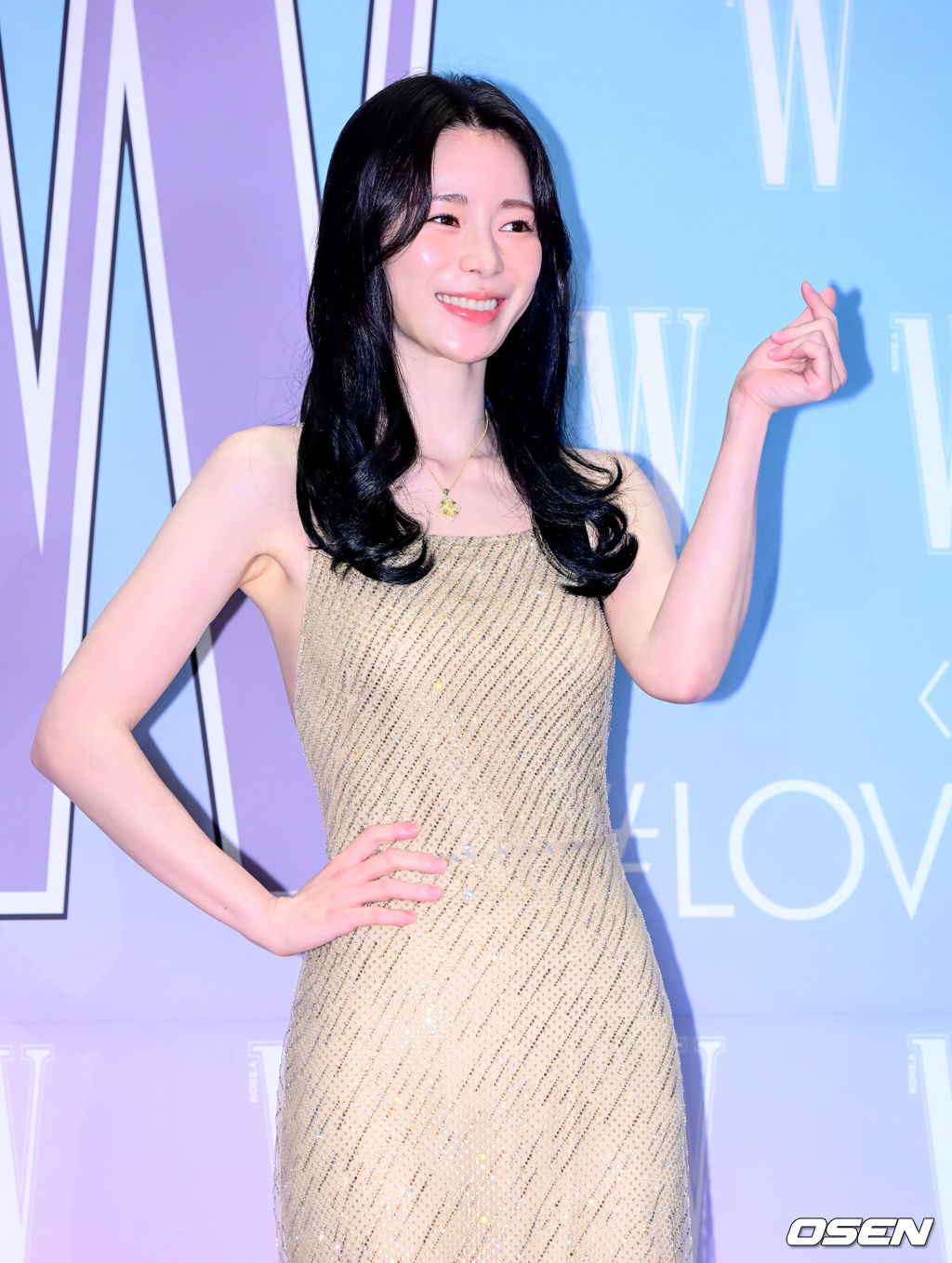 15일 서울 종로구 당주동 포시즌스 호텔 서울에서 더블유 코리아 제20회 유방암 인식 향상 캠페인 자선 포토 행사가 열렸다.이날 TXT 수빈, 고수, 고현정, 공명, 그레이, 김민하, 김세정, 김영광, 김영대, 김지석, 노상현, 노정의, 덱스, 르세라핌(채원, 카즈하), 몬스타엑스(형원, 셔누), 문소리, 바밍타이거, 박규영, 박은빈, 박재범, 방탄소년단 RM, 제이홉, 뷔, 변우석, 수현, 스트레이키즈(방찬, 승민), 아이들(미연, 민니, 소연, 슈화, 우기), 아이브 레이, 안유진, 장원영, 아일릿(윤아, 모카, 민주, 원희, 이로하), 에스파(카리나, 윈터, 지젤, 닝닝), 엔믹스(해원, 설윤), 엔하이픈(성훈, 제이크), 엔하이픈(정원), 엘리스, 올데이프로젝트(애니, 타잔, 베일리, 영서, 우찬), 우원재, 원지안, 이동휘, 이민호, 이수지, 이수혁, 이영애, 이유미, 이준혁, 이준호, 이채민, 임수정, 임지연, 있지(예지, 유나), 장윤주, 전소니, 전소미, 전여빈, 정려원, 정해인, 조유리, 추영우, 코드쿤스트, 크리스탈, 키키(지유, 이솔, 수이, 하음, 키야), 태양, 하정우, 화사, 효연 등이 참석했다.임지연이 포즈를 취하고 있다. 2025.10.15. /jpnews@osen.co.kr