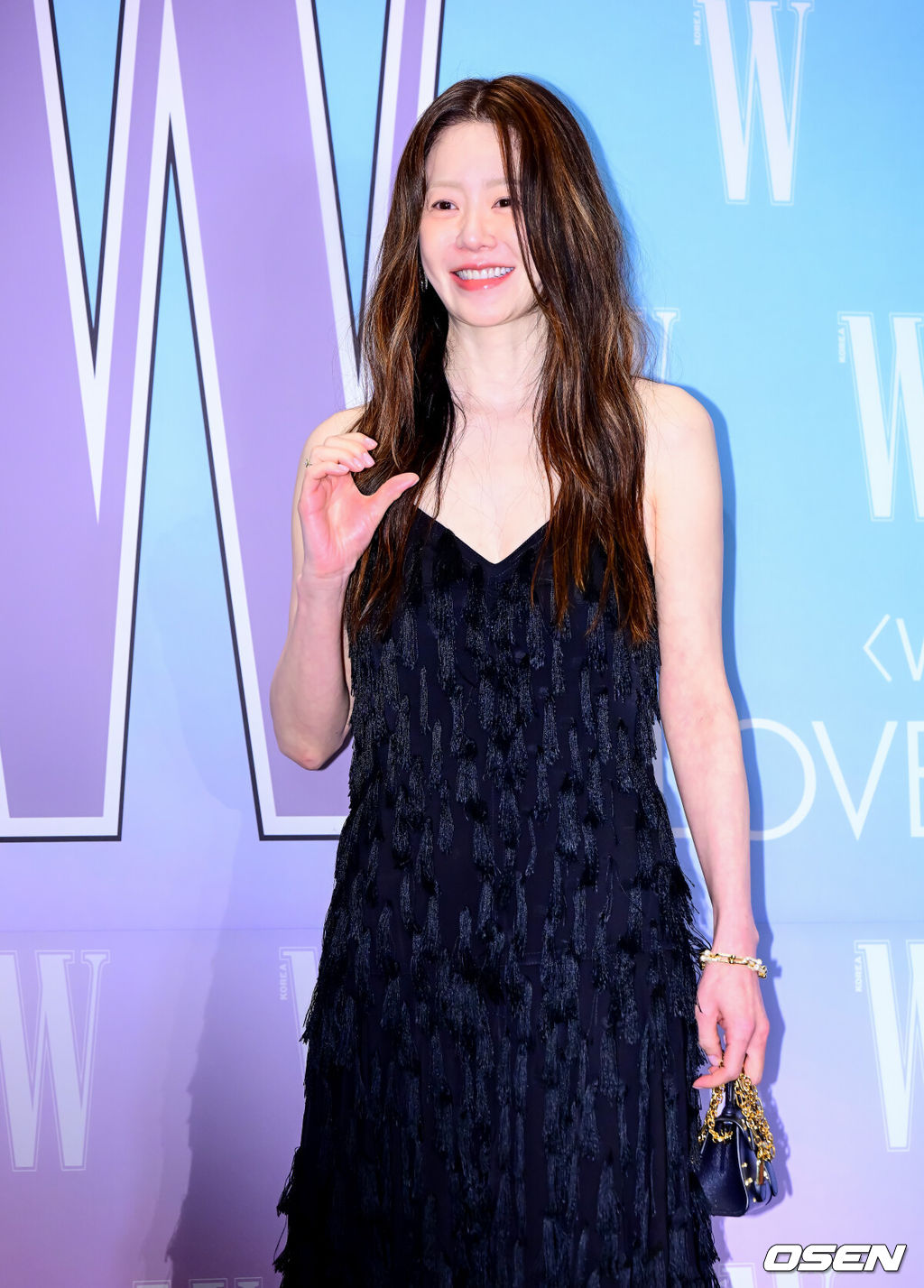 15일 서울 종로구 당주동 포시즌스 호텔 서울에서 더블유 코리아 제20회 유방암 인식 향상 캠페인 자선 포토 행사가 열렸다.이날 TXT 수빈, 고수, 고현정, 공명, 그레이, 김민하, 김세정, 김영광, 김영대, 김지석, 노상현, 노정의, 덱스, 르세라핌(채원, 카즈하), 몬스타엑스(형원, 셔누), 문소리, 바밍타이거, 박규영, 박은빈, 박재범, 방탄소년단 RM, 제이홉, 뷔, 변우석, 수현, 스트레이키즈(방찬, 승민), 아이들(미연, 민니, 소연, 슈화, 우기), 아이브 레이, 안유진, 장원영, 아일릿(윤아, 모카, 민주, 원희, 이로하), 에스파(카리나, 윈터, 지젤, 닝닝), 엔믹스(해원, 설윤), 엔하이픈(성훈, 제이크), 엔하이픈(정원), 엘리스, 올데이프로젝트(애니, 타잔, 베일리, 영서, 우찬), 우원재, 원지안, 이동휘, 이민호, 이수지, 이수혁, 이영애, 이유미, 이준혁, 이준호, 이채민, 임수정, 임지연, 있지(예지, 유나), 장윤주, 전소니, 전소미, 전여빈, 정려원, 정해인, 조유리, 추영우, 코드쿤스트, 크리스탈, 키키(지유, 이솔, 수이, 하음, 키야), 태양, 하정우, 화사, 효연 등이 참석했다.배우 고현정이 포즈를 취하고 있다. 2025.10.14. /jpnews@osen.co.kr