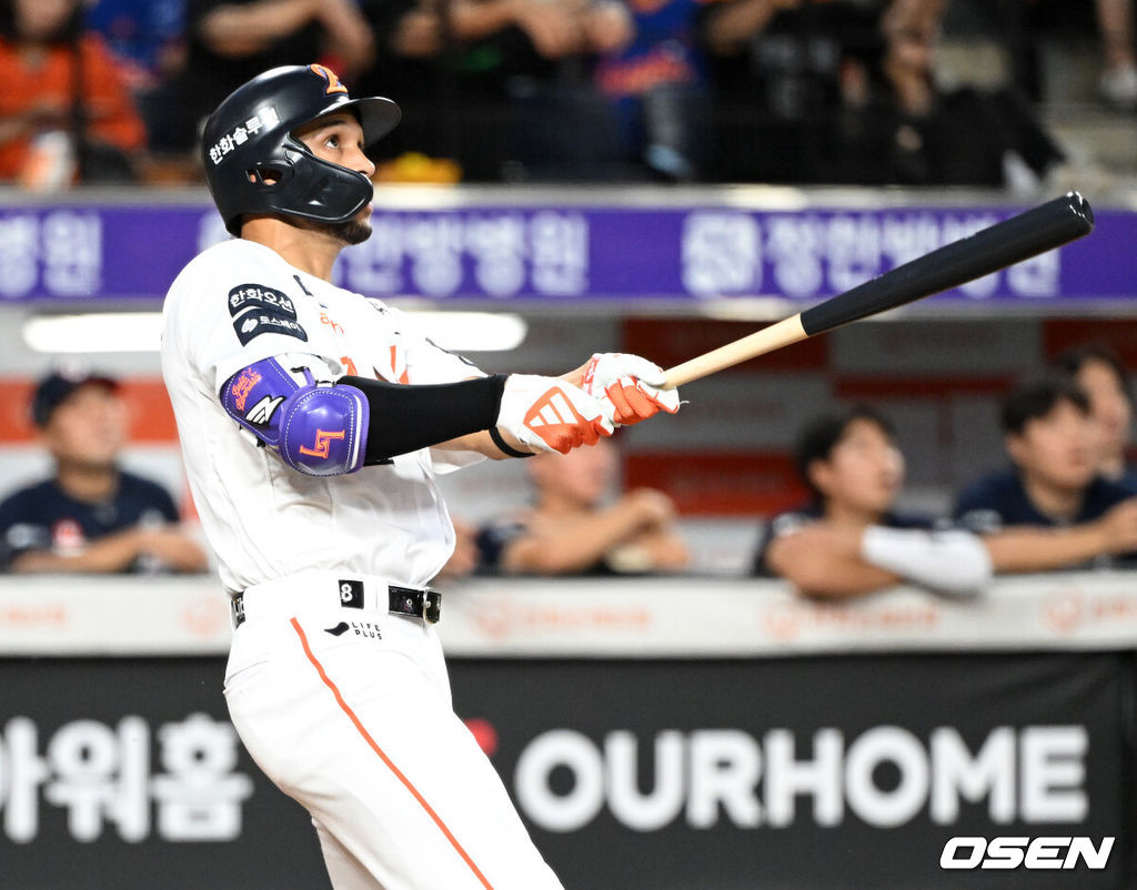 3회말 무사 2루에서 한화 리베라토가 우월 투런 홈런을 치고 있다.  2025.08.19 /sunday@osen.co.kr