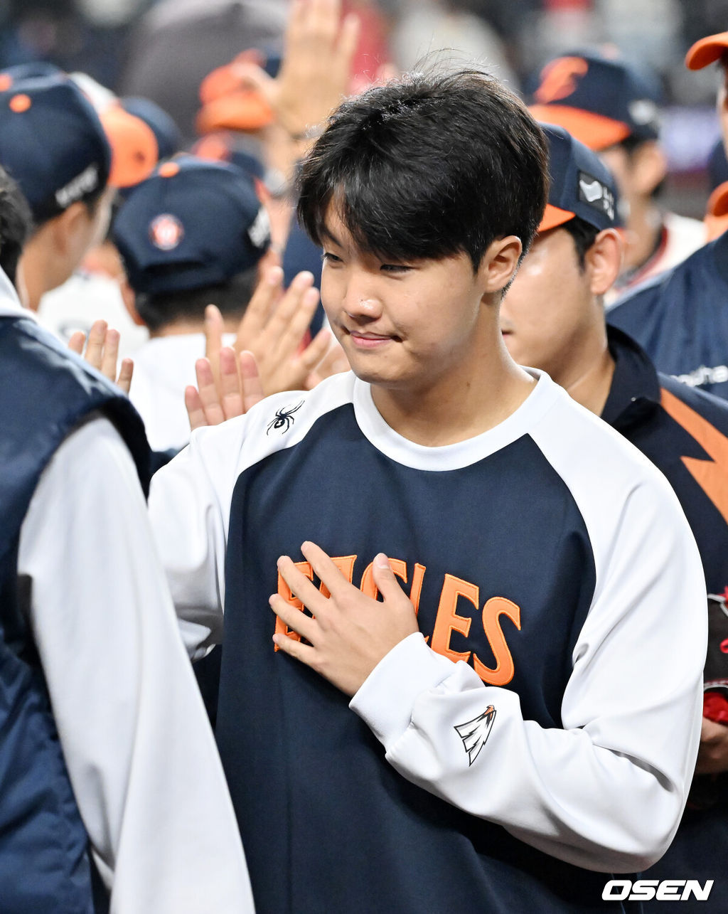 한화 정우주가 승리 하이파이브를 하고 있다. 2025.09.29 /rumi@osen.co.kr