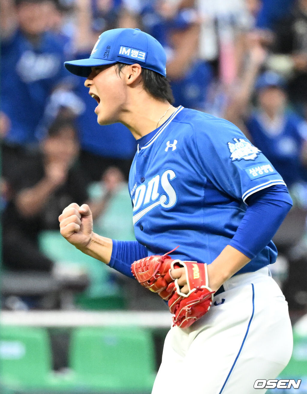 9일 인천 SSG랜더스필드에서 2025 신한 SOL뱅크 KBO리그 준플레이오프(5전 3선승제) 1차전 SSG 랜더스와 삼성 라이온즈의 경기가 열렸다.SSG은 화이트, 삼성은 최원태를 선발 투수로 내세웠다.8회말 2사 만루에서 삼성 이호성이 SSG 고명준을 땅볼로 처리하고 환호하고 있다. 2025.10.09 /sunday@osen.co.kr