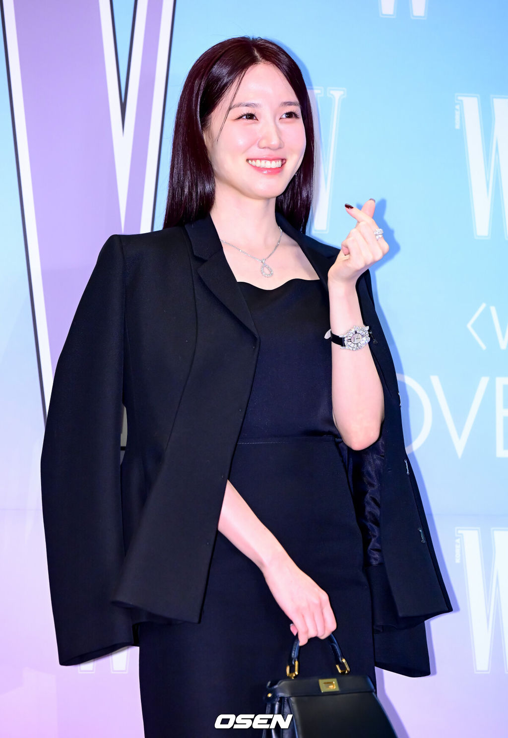 15일 서울 종로구 당주동 포시즌스 호텔 서울에서 더블유 코리아 제20회 유방암 인식 향상 캠페인 자선 포토 행사가 열렸다.이날 TXT 수빈, 고수, 고현정, 공명, 그레이, 김민하, 김세정, 김영광, 김영대, 김지석, 노상현, 노정의, 덱스, 르세라핌(채원, 카즈하), 몬스타엑스(형원, 셔누), 문소리, 바밍타이거, 박규영, 박은빈, 박재범, 방탄소년단 RM, 제이홉, 뷔, 변우석, 수현, 스트레이키즈(방찬, 승민), 아이들(미연, 민니, 소연, 슈화, 우기), 아이브 레이, 안유진, 장원영, 아일릿(윤아, 모카, 민주, 원희, 이로하), 에스파(카리나, 윈터, 지젤, 닝닝), 엔믹스(해원, 설윤), 엔하이픈(성훈, 제이크), 엔하이픈(정원), 엘리스, 올데이프로젝트(애니, 타잔, 베일리, 영서, 우찬), 우원재, 원지안, 이동휘, 이민호, 이수지, 이수혁, 이영애, 이유미, 이준혁, 이준호, 이채민, 임수정, 임지연, 있지(예지, 유나), 장윤주, 전소니, 전소미, 전여빈, 정려원, 정해인, 조유리, 추영우, 코드쿤스트, 크리스탈, 키키(지유, 이솔, 수이, 하음, 키야), 태양, 하정우, 화사, 효연 등이 참석했다.박은빈이 포즈를 취하고 있다. 2025.10.15. /jpnews@osen.co.kr