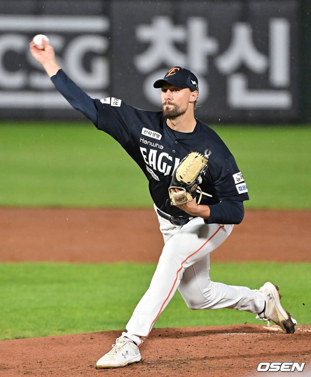 9일 부산 사직야구장에서 2025 신한 SOL 뱅크 KBO 리그 롯데 자이언츠와 한화 이글스의 경기가 열렸다. 홈팀 롯데는 박세웅이, 방문팀 한화는 와이스가 선발 출전했다.한화 이글스 선발 투수 와이스가 역투하고 있다. 2025.09.09 / foto0307@osen.co.kr