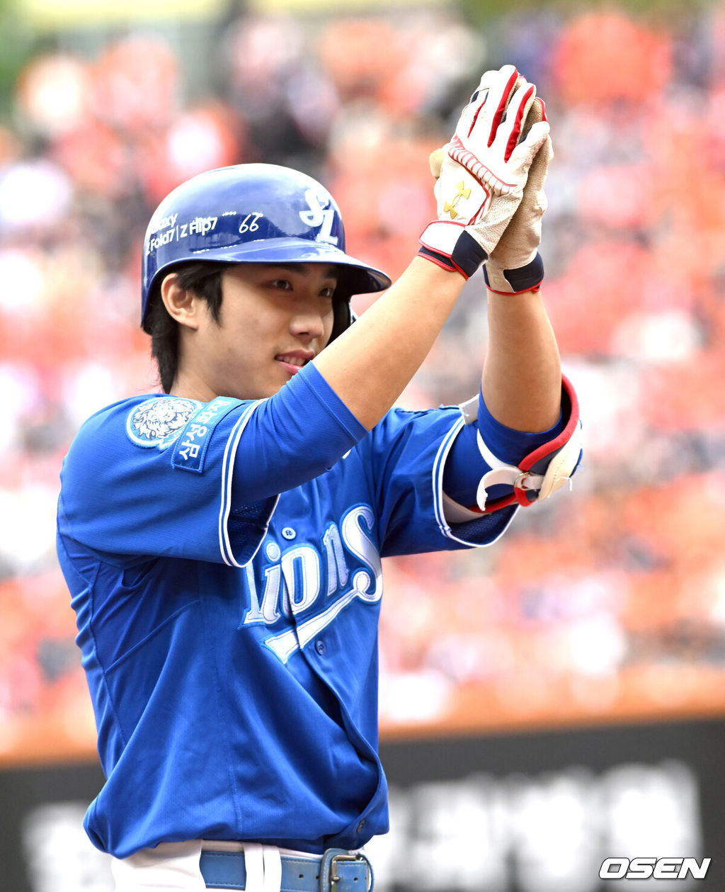 18일 오후 대전 한화생명볼파크에서 2025 신한 SOL Bank KBO리그 포스트시즌 플레이오프 1차전 한화 이글스와 삼성 라이온즈의 경기가 열렸다.한화는 폰세, 삼성은 가라비토를 선발 투수로 내세웠다.2회초 무사 2,3루에서 삼성 이재현이 선제 2타점 우중간 적시타를 날리고 있다.  2025.10.18 /spjj@osen.co.kr