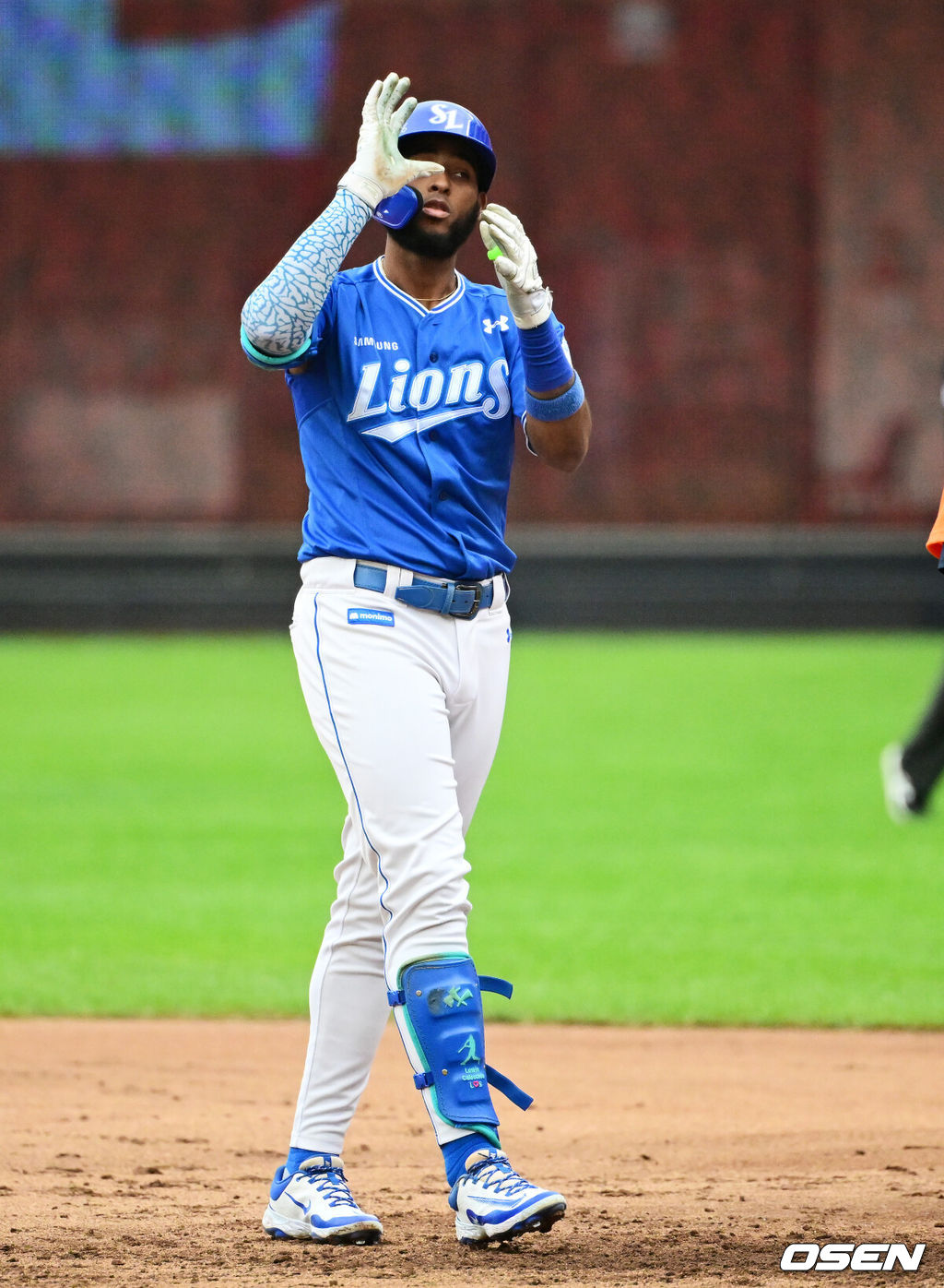 18일 오후 대전 한화생명볼파크에서 2025 신한 SOL Bank KBO리그 포스트시즌 플레이오프 1차전 한화 이글스와 삼성 라이온즈의 경기가 열렸다.한화는 폰세, 삼성은 가라비토를 선발 투수로 내세웠다.2회초 무사 삼성 디아즈가 중전안타를 날리며 기뻐하고 있다. 2025.10.18 /jpnews@osen.co.kr