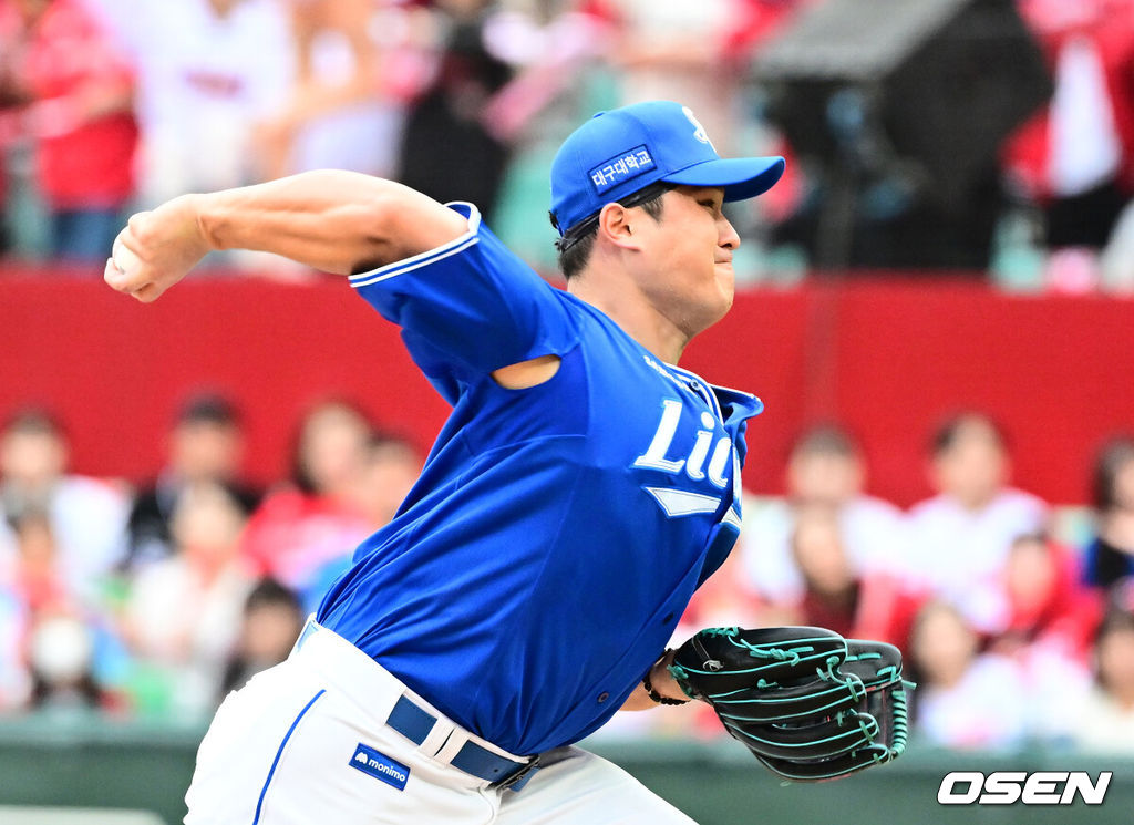 9일 인천 SSG랜더스필드에서 2025 신한 SOL뱅크 KBO리그 준플레이오프(5전 3선승제) 1차전 SSG 랜더스와 삼성 라이온즈의 경기가 열렸다.SSG은 화이트, 삼성은 최원태를 선발 투수로 내세웠다.3회말 삼성 최원태가 역투하고 있다. 2025.10.09 /jpnews@osen.co.kr