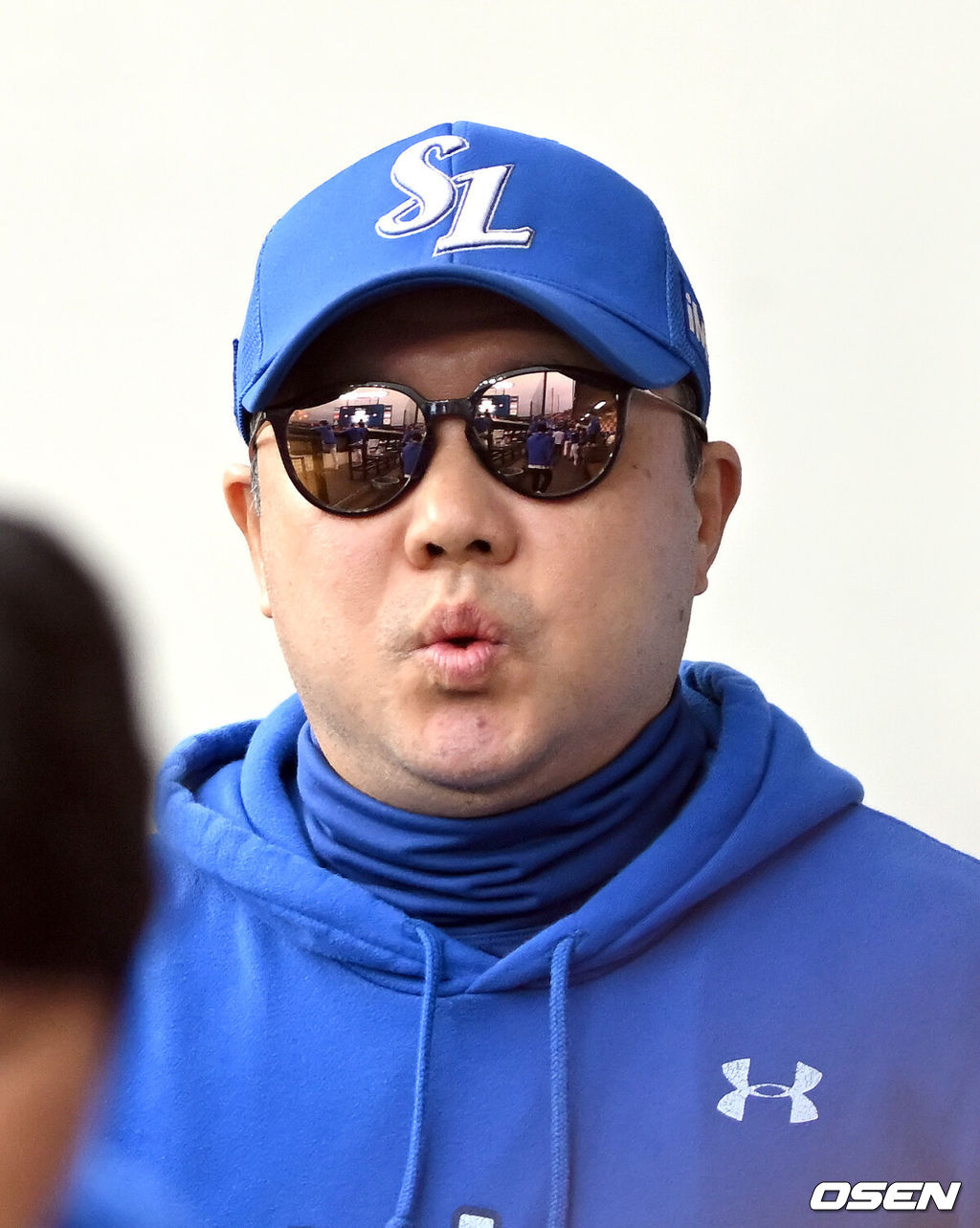 18일 오후 대전 한화생명볼파크에서 2025 신한 SOL Bank KBO리그 포스트시즌 플레이오프 1차전 한화 이글스와 삼성 라이온즈의 경기가 열렸다.한화는 폰세, 삼성은 가라비토를 선발 투수로 내세웠다.8회초 문동주에게 막힌 삼성 박진만 감독이 아쉬워하고 있다. 2025.10.18 /spjj@osen.co.kr