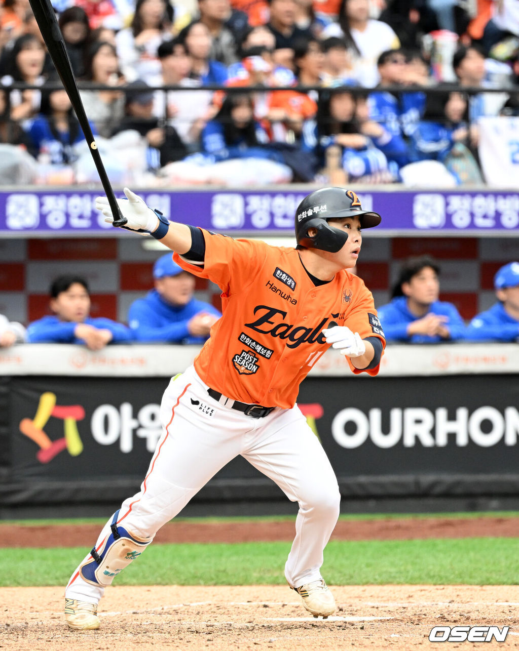 18일 오후 대전 한화생명볼파크에서 2025 신한 SOL Bank KBO리그 포스트시즌 플레이오프 1차전 한화 이글스와 삼성 라이온즈의 경기가 열렸다.한화는 폰세, 삼성은 가라비토를 선발 투수로 내세웠다.2회말 2사 만루에서 한화 문현빈이 우월 3타점 적시 2루타를 치고 있다. 2025.10.18 /sunday@osen.co.kr