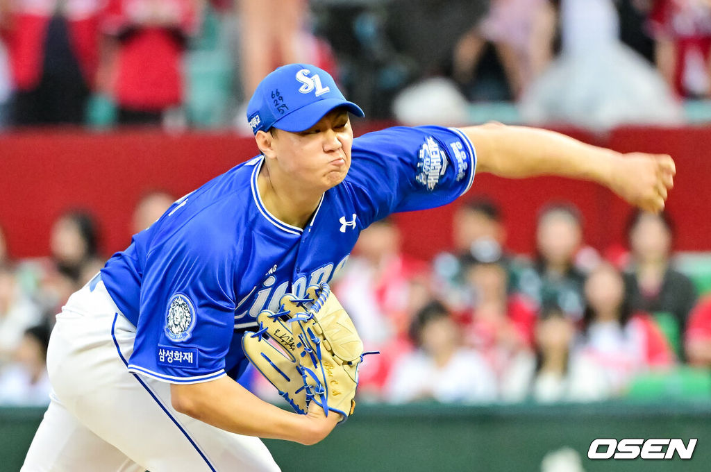 11일 인천 SSG랜더스필드에서 ‘2025 신한 SOL뱅크 KBO리그’ 준플레이오프(5전 3선승제) 2차전 SSG 랜더스와 삼성 라이온즈의 경기가 열렸다.SSG는 김건우, 삼성은 헤르손 가라비토를 선발 투수로 내세웠다.8회말 삼성 배찬승 투수가 역투하고 있다.  2025.10.11 / soul1014@osen.co.kr