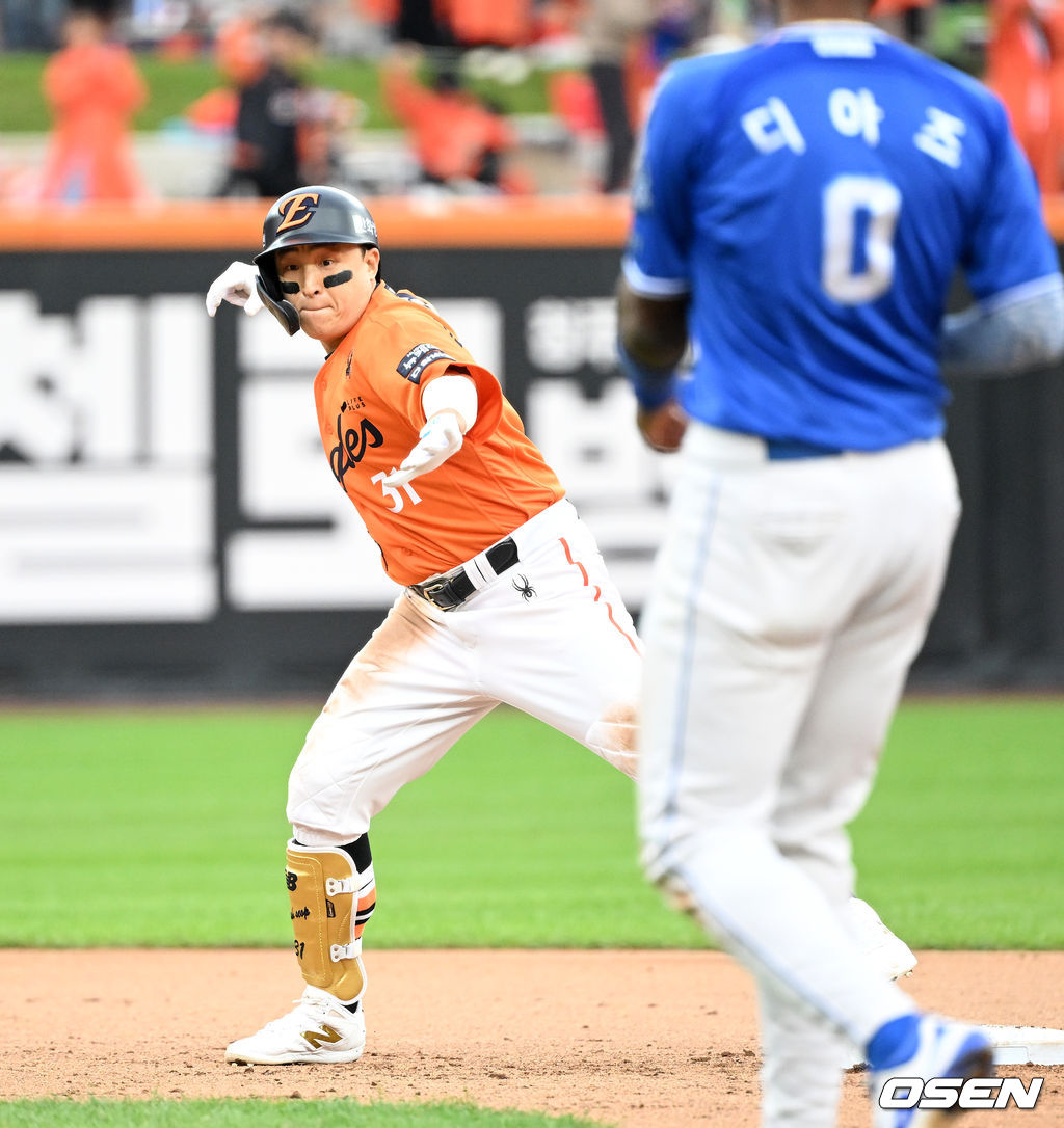 뜨거운 환호로 한화 더그아웃에 기 전달