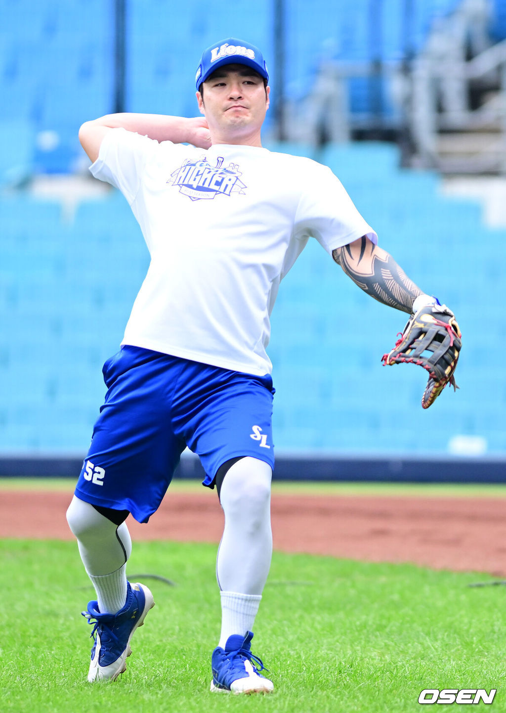 14일 대구 삼성라이온즈파크에서 ‘2025 신한 SOL뱅크 KBO리그’ 준플레이오프(5전 3선승제) 4차전 삼성 라이온즈와 SSG 랜더스의 경기가 열린다.삼성은 아리엘 후라도, SSG는 김광현을 선발로 내세운다.경기를 앞두고 삼성 박병호가 훈련을 펼치고 있다. 2025.10.14 / dreamer@osen.co.kr