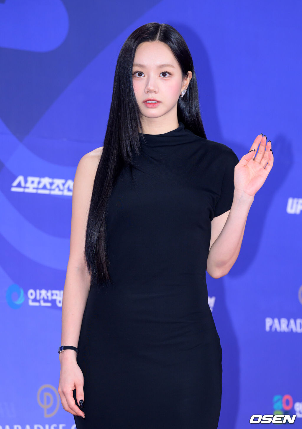 제4회 청룡시리즈어워즈 레드카펫 및 포토월 행사가 18일 인천 파라다이스시티에서 열렸다.청룡시리즈어워즈는 2022년 대한민국 최초로 시도된 오리지널 스트리밍 시리즈를 대상으로 하는 시상식이다. 사회는 전현무와 임윤아로 4년 연속 호흡을 맞춘다.배우 이혜리가 레드카펫을 밟고 있다. 2025.07.18 /sunday@osen.co.kr