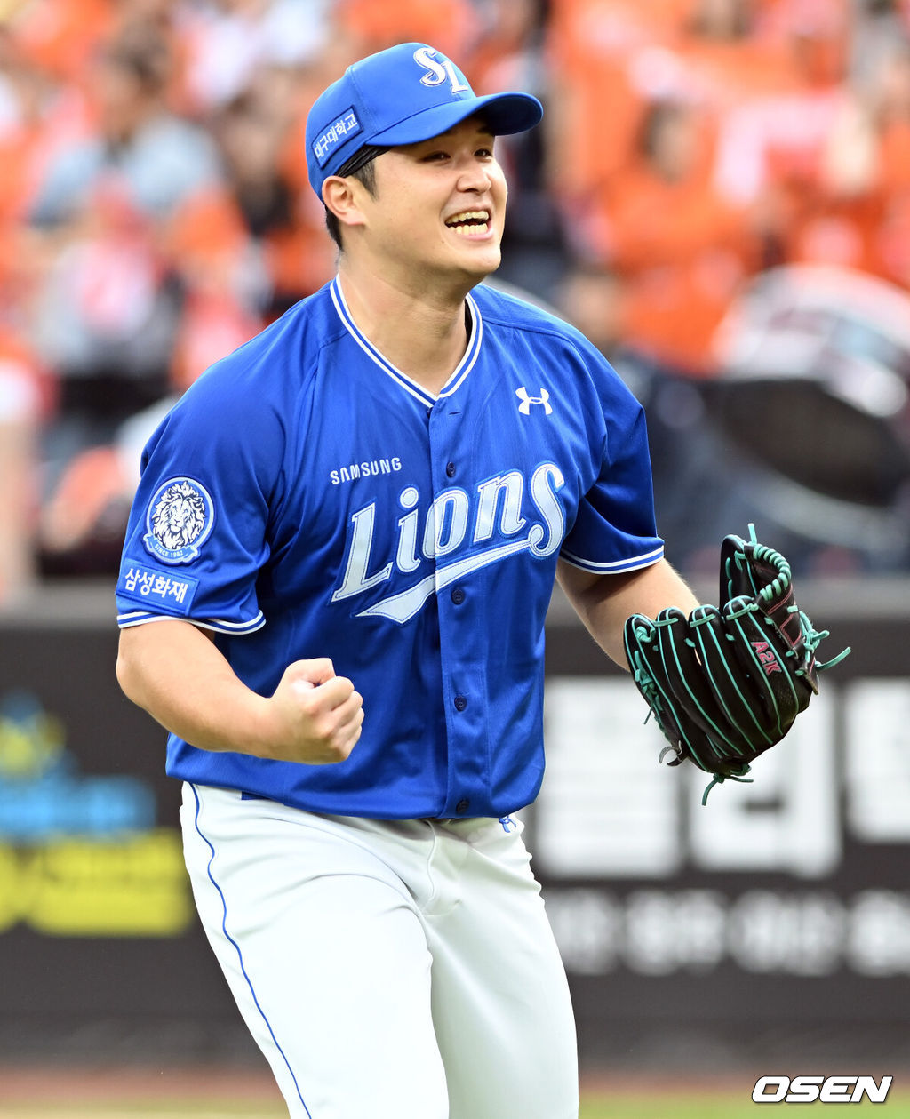 19일 오후 대전 한화생명볼파크에서 2025 신한 SOL Bank KBO리그 포스트시즌 플레이오프 2차전 한화 이글스와 삼성 라이온즈의 경기가 열렸다.한화는 라이언 와이스, 삼성은 최원태를 선발 투수로 내세웠다. 7회말 권광민을 삼진으로 처리 7이닝을 1실점으로 막아낸 최원태가 기뻐하고 있다. 2025.10.19 /spjj@osen.co.kr