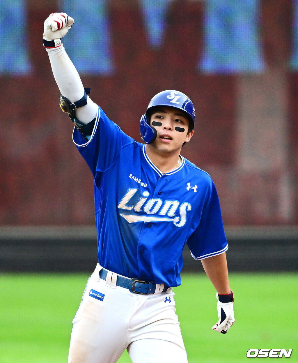 19일 오후 대전 한화생명볼파크에서 2025 신한 SOL Bank KBO리그 포스트시즌 플레이오프 2차전 한화 이글스와 삼성 라이온즈의 경기가 열렸다.한화는 라이언 와이스, 삼성은 최원태를 선발 투수로 내세웠다.3회초 1사 2,3루에서 삼성 김영웅이 2타점 우중간 적시타를 날리며 기뻐하고 있다. 2025.10.19 /jpnews@osen.co.kr