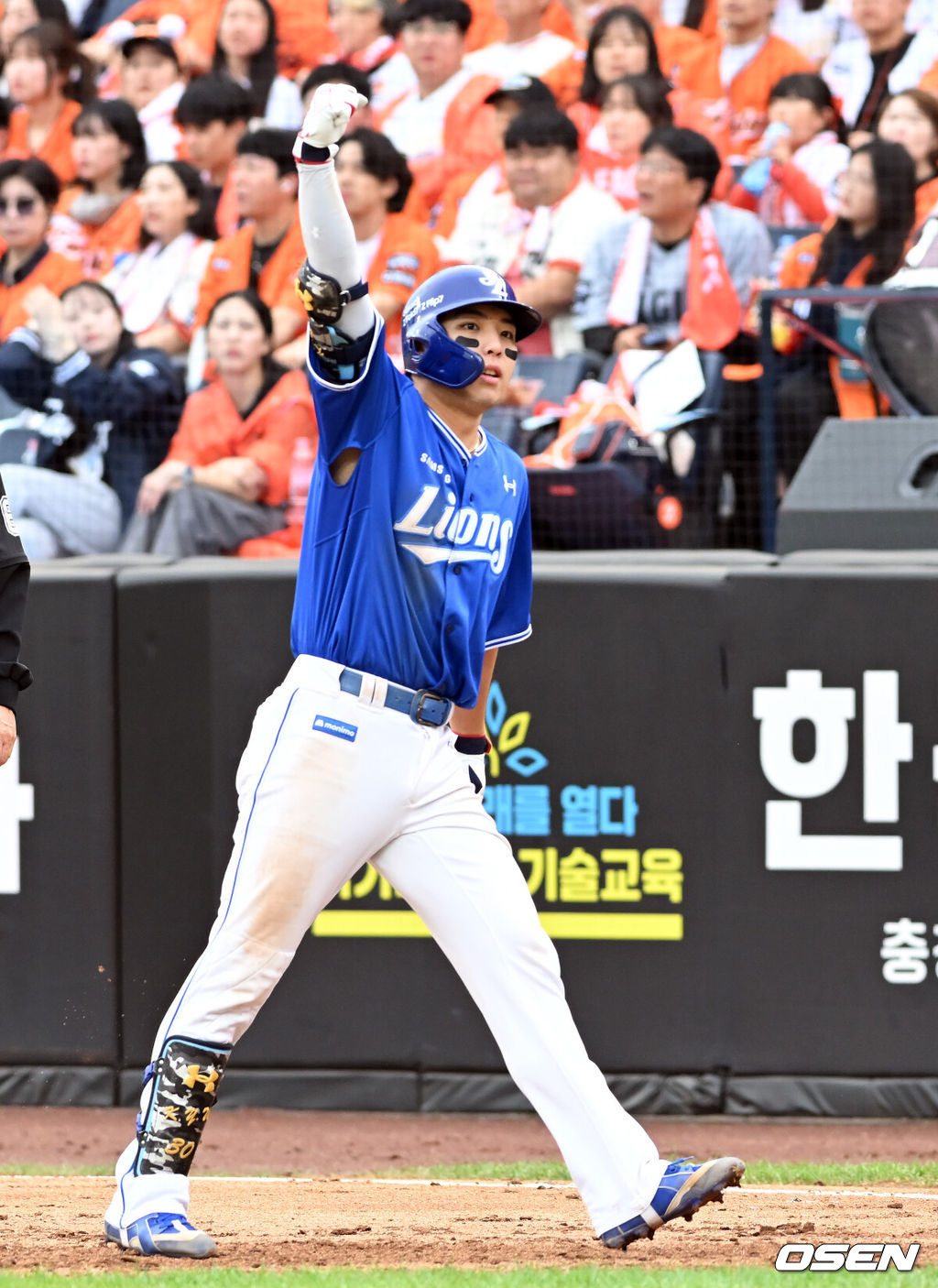 19일 오후 대전 한화생명볼파크에서 2025 신한 SOL Bank KBO리그 포스트시즌 플레이오프 2차전 한화 이글스와 삼성 라이온즈의 경기가 열렸다.한화는 라이언 와이스, 삼성은 최원태를 선발 투수로 내세웠다.3회초 1사 2,3루 김영웅이 적시타를 치고 기뻐하고 있다. 2025.10.19 /spjj@osen.co.kr