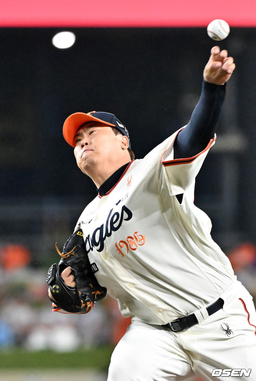 26일 오후 대전 한화생명볼파크에서 2025 신한 SOL Bank KBO리그 한화 이글스와 LG 트윈스의 경기가 열렸다.한화는 류현진, LG는 치리노스를 선발 투수로 내세웠다.한화 선발 류현진이 마운드 위에서 힘차게 공을 뿌리고 있다. 2025.09.26 /rumi@osen.co.kr