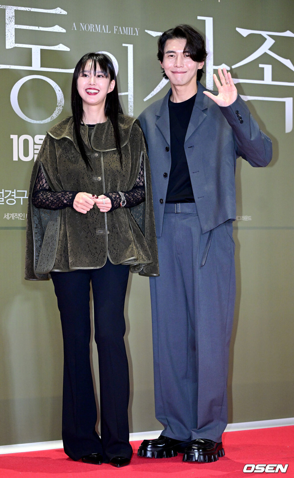 7일 오후 서울 삼성동 메가박스 코엑스에서 영화 ‘보통의 가족’ (감독 허진호) VIP 시사회가 열렸다.영화 ‘보통의 가족'은 각자의 신념을 가지고 살아가던 네 사람이 아이들의 범죄 현장이 담긴 CCTV를 보게 되면서 모든 것이 무너져가는 모습을 담은 이야기다. 배우 송재희-지소연 부부가 VIP 시사회에 참석해 포토타임을 하고 있다. 2024.10.07 / dreamer@osen.co.kr