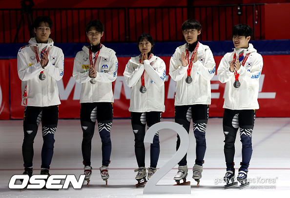 [사진] 혼성계주 은메달 따낸 한국 선수단  / ⓒGettyimages(무단전재 및 재배포 금지)