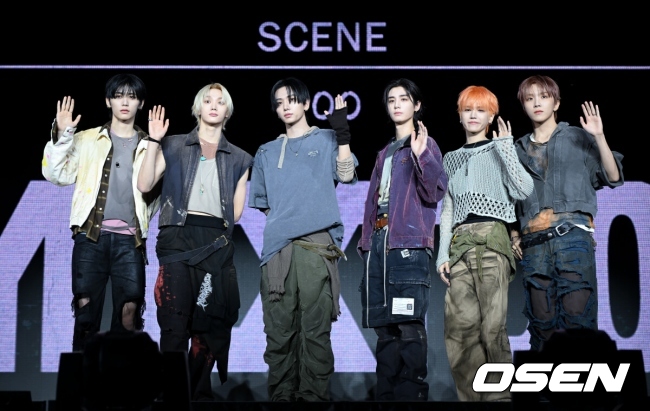 보이넥스트도어(BOYNEXTDOOR)의 미니 5집 ‘The Action’ 미디어 쇼케이스가 20일 서울 강서구 KBS아레나에서 열렸다.  오는 20일 오후 6시 발매되는 미니 5집 ‘The Action’은 성장을 향한 열망을 녹인 앨범이다. 더 나은 내가 되겠다는 각오를 느낄 수 있다. 보이넥스트도어는 전곡 작사, 작곡에 참여해 팀의 개성을 담았다.   보이넥스트도어가 포즈를 취하고 있다. 2025.10.20 /cej@osen.co.kr