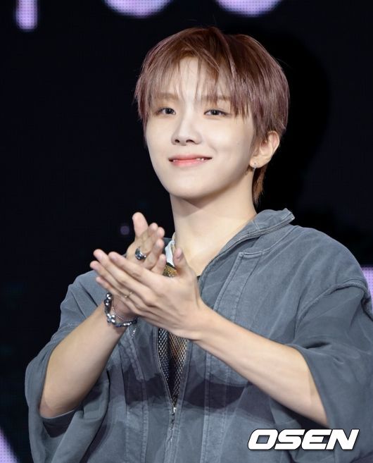 보이넥스트도어(BOYNEXTDOOR)의 미니 5집 ‘The Action’ 미디어 쇼케이스가 20일 서울 강서구 KBS아레나에서 열렸다.  오는 20일 오후 6시 발매되는 미니 5집 ‘The Action’은 성장을 향한 열망을 녹인 앨범이다. 더 나은 내가 되겠다는 각오를 느낄 수 있다. 보이넥스트도어는 전곡 작사, 작곡에 참여해 팀의 개성을 담았다.   보이넥스트도어가 포즈를 취하고 있다. 2025.10.20 /cej@osen.co.kr