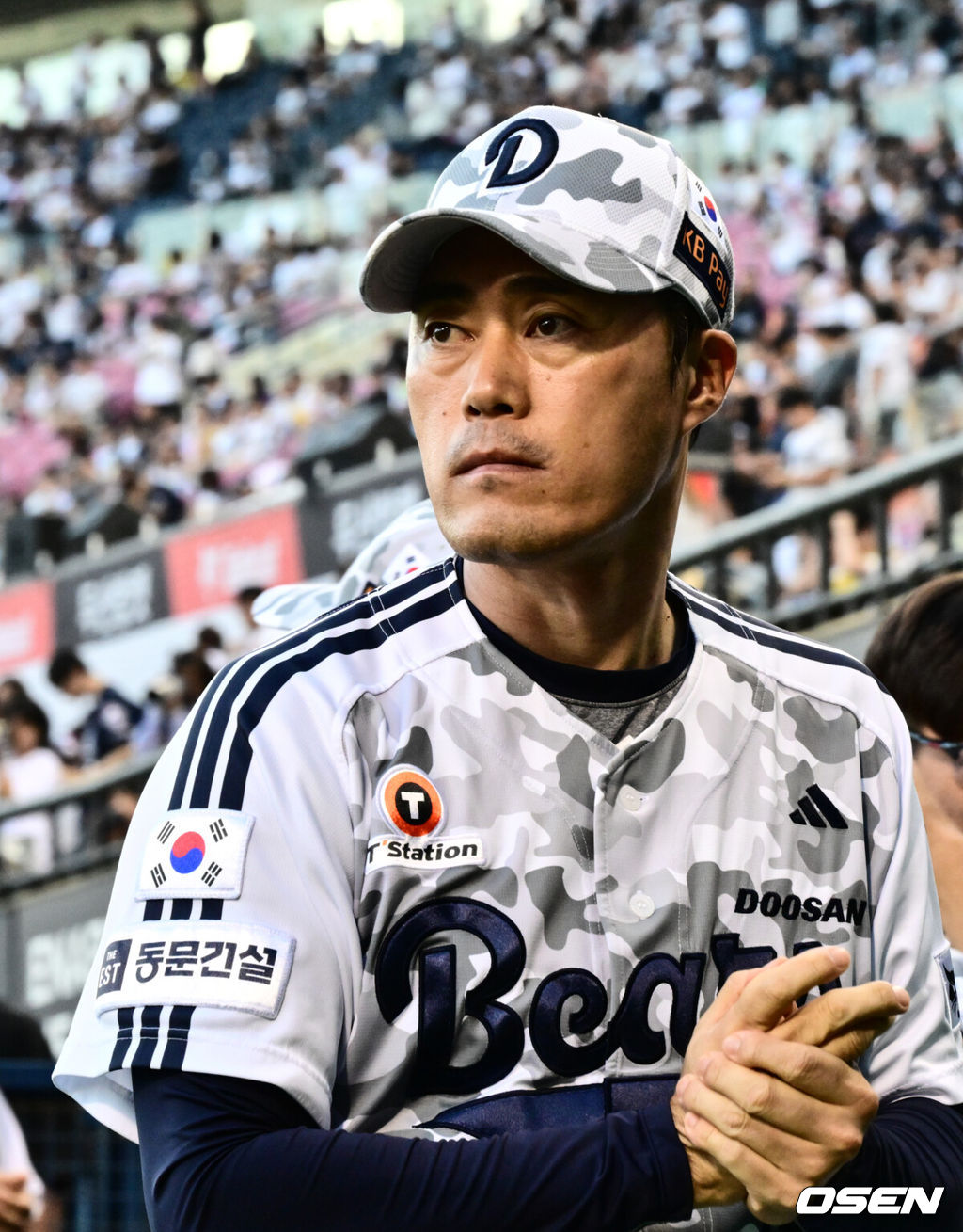 10일 오후 서울 잠실구장에서 ‘2025 신한 SOL Bank KBO리그’ 두산 베어스와 LG 트윈스의 경기가 열렸다.홈팀 두산은 콜어빈, 방문팀 LG는 손주영을 선발로 내세웠다.두산 조성환 감독대행이 사전행사에 참석하고 있다. 2025.09.10 /cej@osen.co.kr