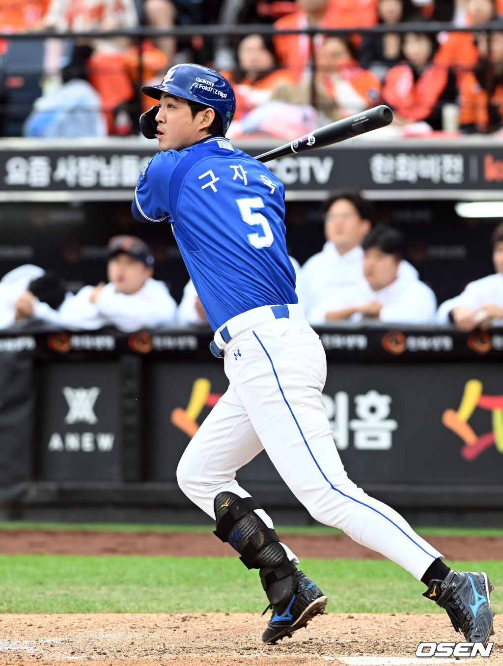 18일 오후 대전 한화생명볼파크에서 2025 신한 SOL Bank KBO리그 포스트시즌 플레이오프 1차전 한화 이글스와 삼성 라이온즈의 경기가 열렸다.한화는 폰세, 삼성은 가라비토를 선발 투수로 내세웠다.3회초 무사 1,3루 구자욱이 추격의 희생플라이를 치고 있다. 2025.10.18 /spjj@osen.co.kr