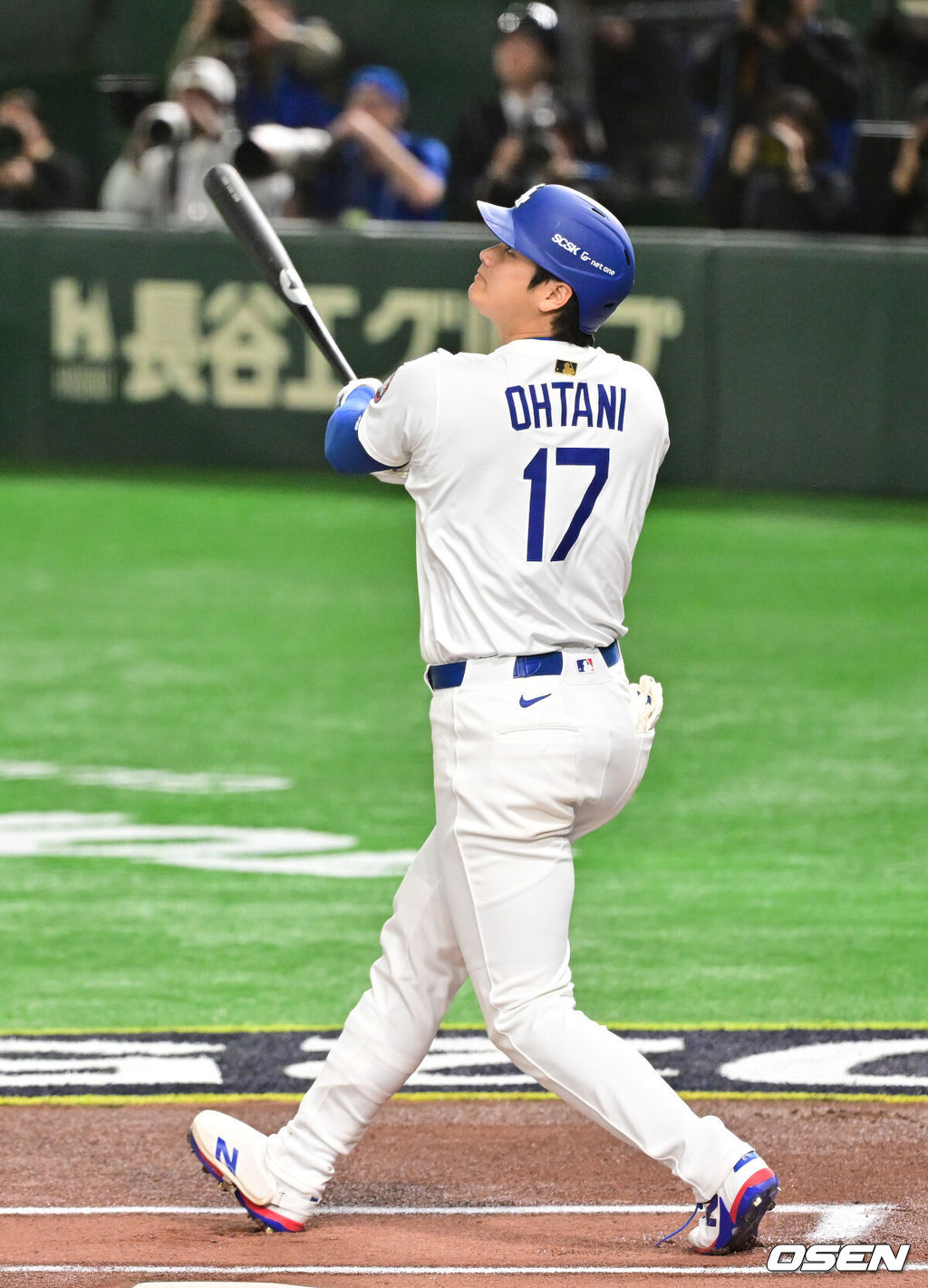 19일 오후 일본 도쿄돔에서 MLB 월드투어 도쿄 개막시리즈 2차전 시카고 컵스와 LA 다저스의 경기가 진행됐다이날 선발투수로 시카고컵스는 저스틴 스틸을, LA다저스는 사사키를 내세웠다. 1회초 LA 다저스 선두타자 오타니가 외야플라이를 날리고 있다.  2025.03.19 / soul1014@osen.co.kr