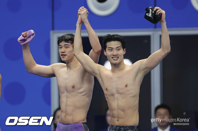 [사진] 중국 판잔러(좌)와 황선우(우).