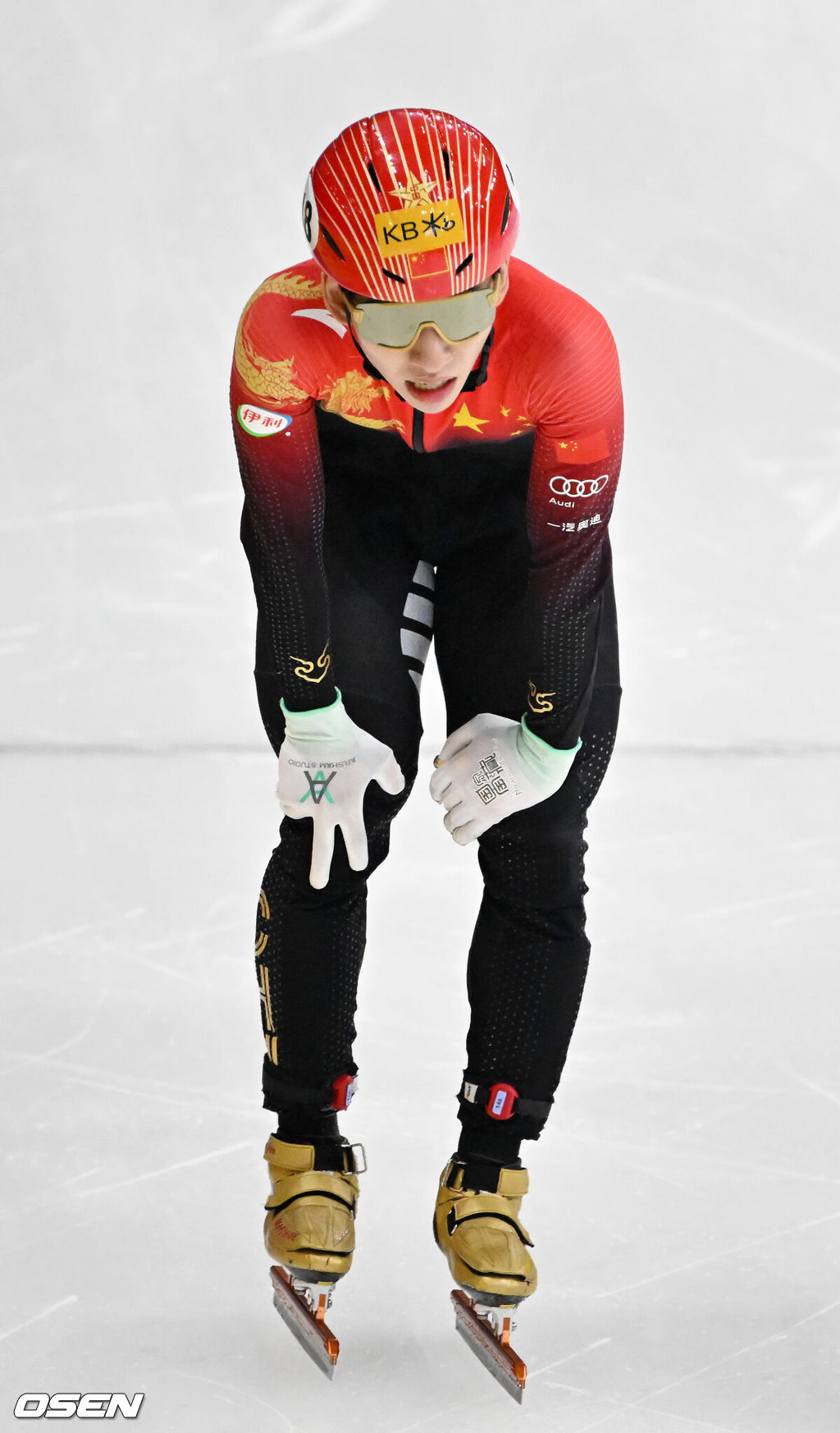 12일 서울 목동 아이스링크에서 '2023 KB금융 국제빙상경기연맹(ISU) 쇼트트랙 세계선수권대회' 본선 경기가 진행됐다.남자 1000m 준준결승에서 조 4위를 한 중국 린샤오쥔(한국명 임효준)이 아쉬워하고 있다. 2023.03.12 / rumi@osen.co.kr