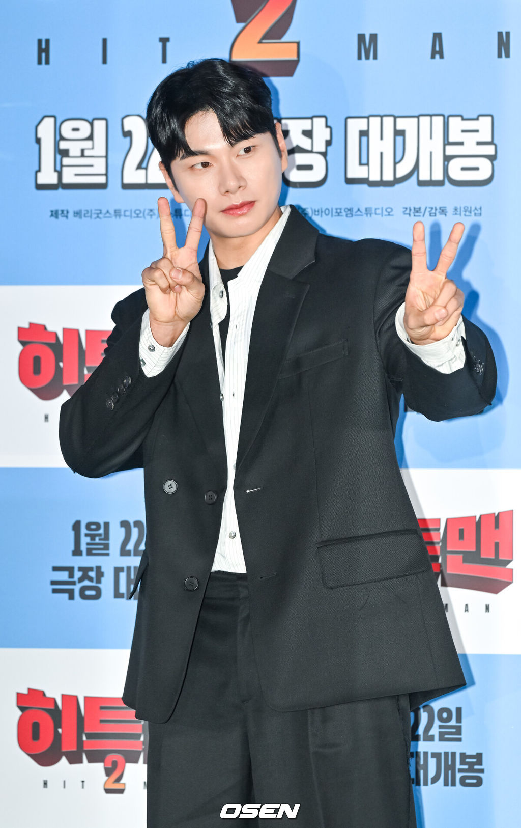 15일 오후 서울 용산아이파크몰 내 용산 CGV에서 영화 '히트맨2'(감독 최원섭) 언론시사회가 진행됐다.‘히트맨2’는 대히트 흥행 작가에서 순식간에 ‘뇌절작가’로 전락한 ‘준’(권상우 분)이 야심 차게 선보인 신작 웹툰을 모방한 테러가 발생하고, 하루아침에 범인으로 몰리면서 벌어지는 코믹 액션 영화다. 오는 22일 개봉.배우 이이경이 포즈를 취하고 있다. 2025.01.15 / soul1014@osen.co.kr