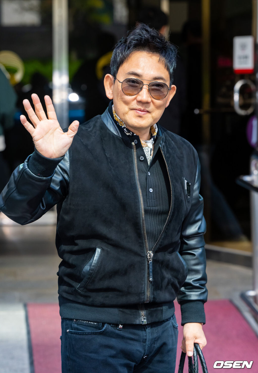 15일 오후 서울 영등포구 여의도 KBS 신관에서 KBS 2TV '더 시즌즈 - 박보검의 칸타빌레' 녹화가 진행됐다.이번 방송에는 이승철과 치즈, 딘딘, 박은태, 차지연이 출연한다. 가수 이승철이 포즈를 취하고 있다. 2025.04.15 / soul1014@osen.co.kr