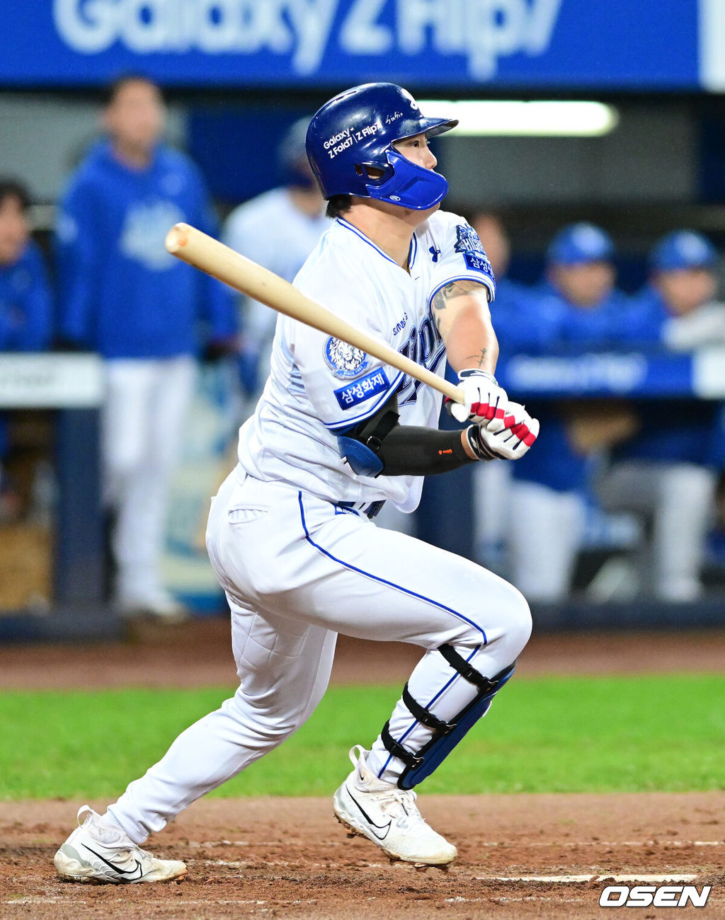 13일 대구 삼성라이온즈파크에서 ‘2025 신한 SOL뱅크 KBO리그’ 준플레이오프(5전 3선승제) 3차전 삼성 라이온즈와 SSG 랜더스의 경기가 열렸다.삼성은 원태인, 방문팀 SSG은 드류 앤더슨을 선발로 내세웠다.3회말 1사 1루 상황 삼성 류지혁이 안타를 날리고 있다. 2025.10.13 / dreamer@osen.co.kr