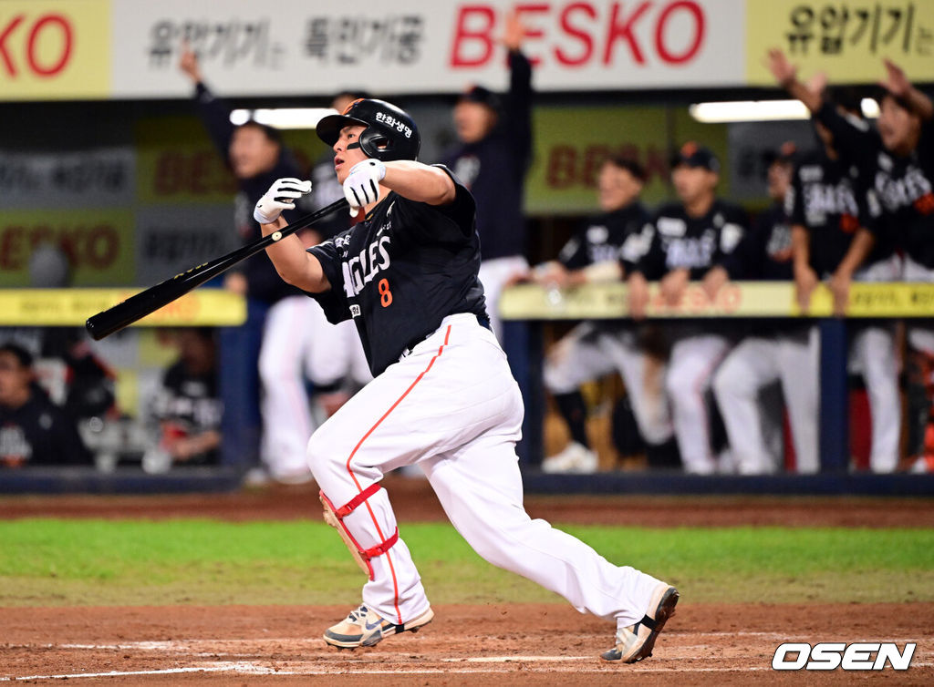 21일 대구 삼성라이온즈파크에서 2025 신한 SOL Bank KBO리그 포스트시즌 플레이오프 3차전 삼성 라이온즈와 한화 이글스의 경기가 열렸다.홈팀 삼성은 후라도, 방문팀 한화는 류현진을 선발로 내세웠다.5회초 2사 2루 한화 노시환이 재역전 투런 홈런을 날리고 있다. 2025.10.21 /cej@osen.co.kr