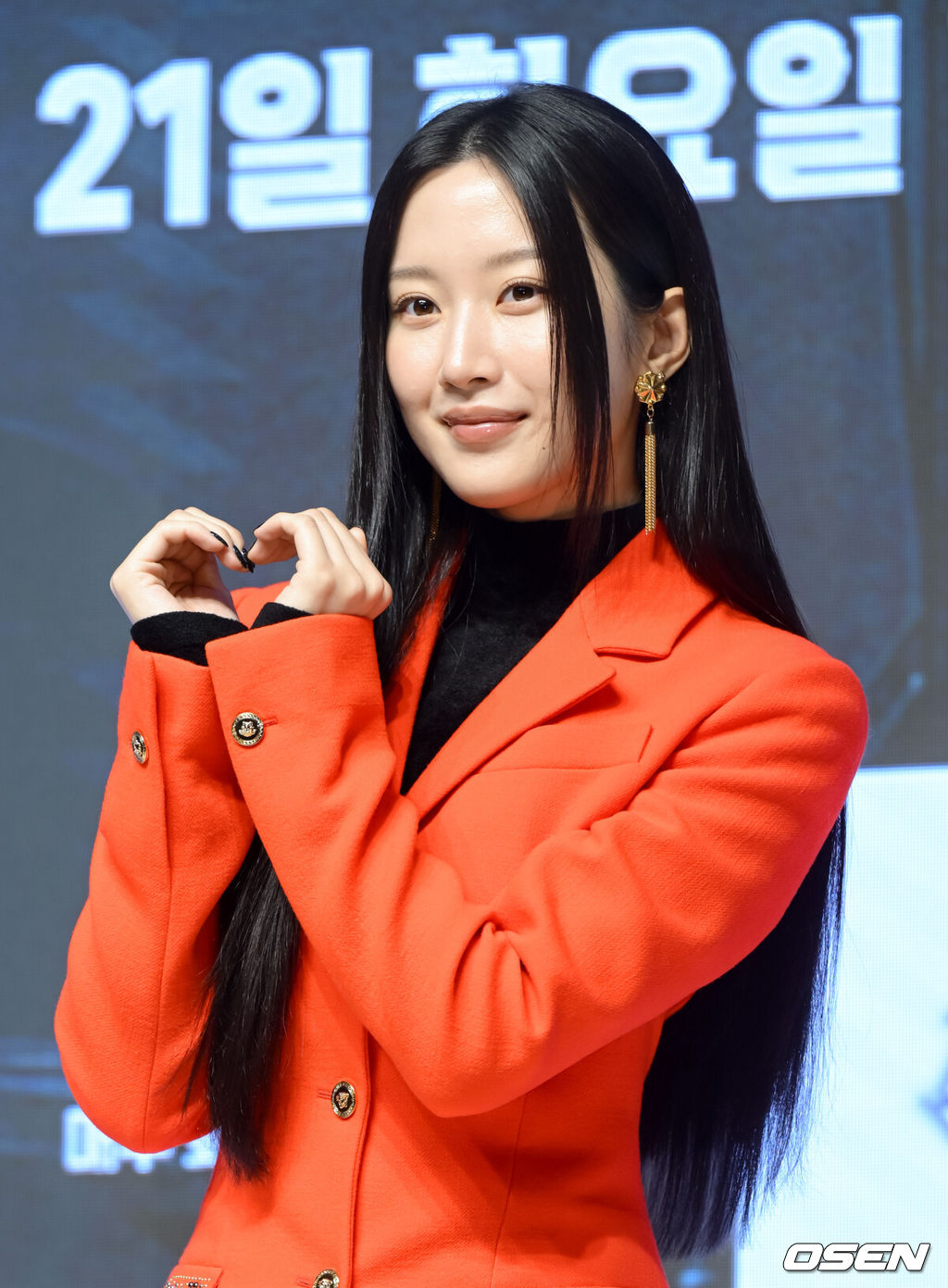 밴드 서바이벌 Mnet ‘스틸하트클럽’ 제작발표회가 20일 오전 서울 강남구 엘리에나 호텔에서 열렸다.오는 21일 첫 방송되는 ‘스틸하트클럽’은 기타, 드럼, 베이스, 보컬, 키보드 각 포지션의 참가자들이 ‘최후의 헤드라이너 밴드’를 완성하기 위해 펼치는 글로벌 밴드 메이킹 프로젝트다. 배우 문가영이 MC를 맡고, 정용화·이장원·선우정아·하성운이 디렉터로 합류했다.배우 문가영이 포즈를 취하고 있다. 2025.10.20 /cej@osen.co.kr