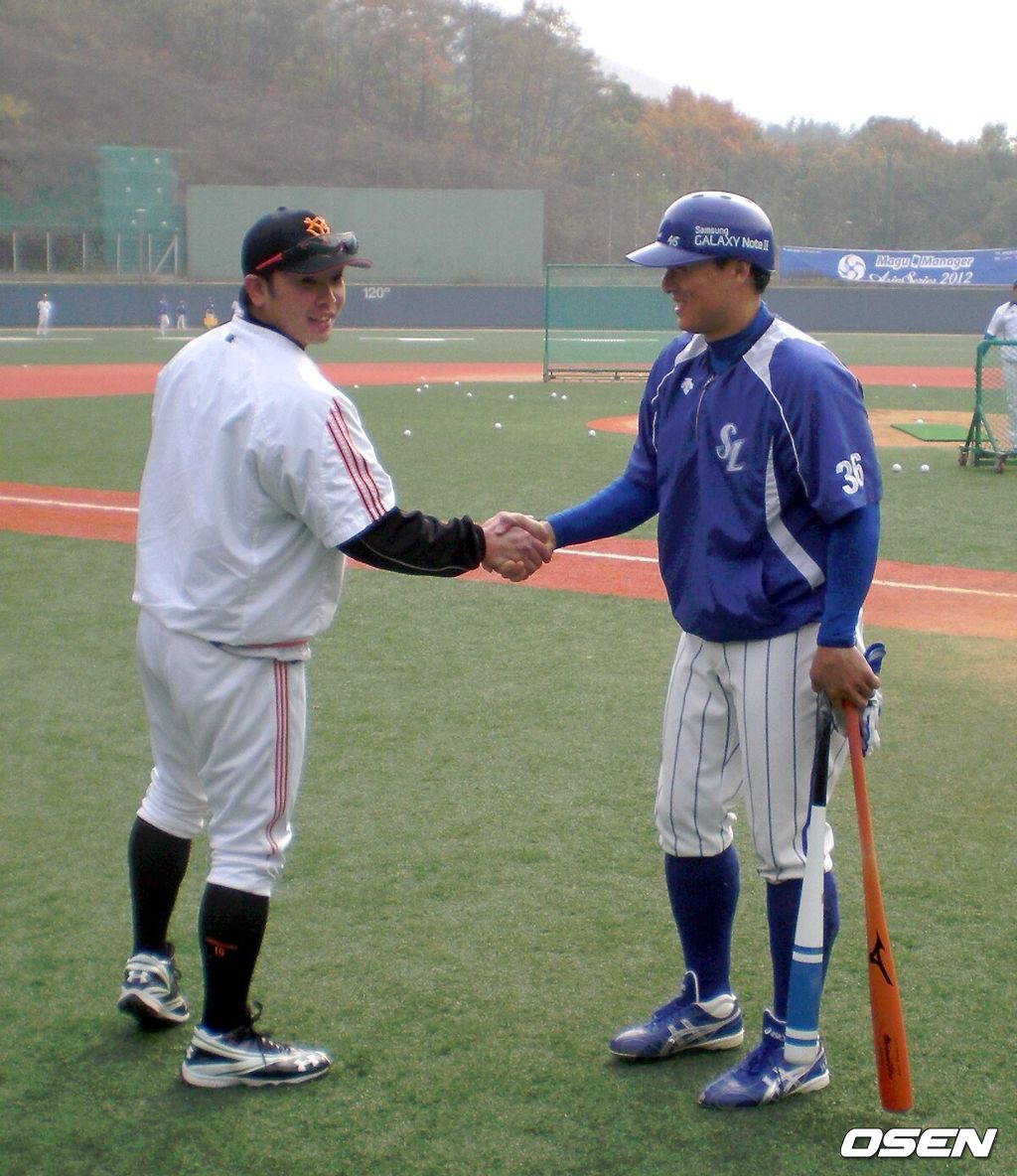 삼성 라이온즈 시절 이승엽과 요미우리 자이언츠 아베 신노스케. /OSEN DB