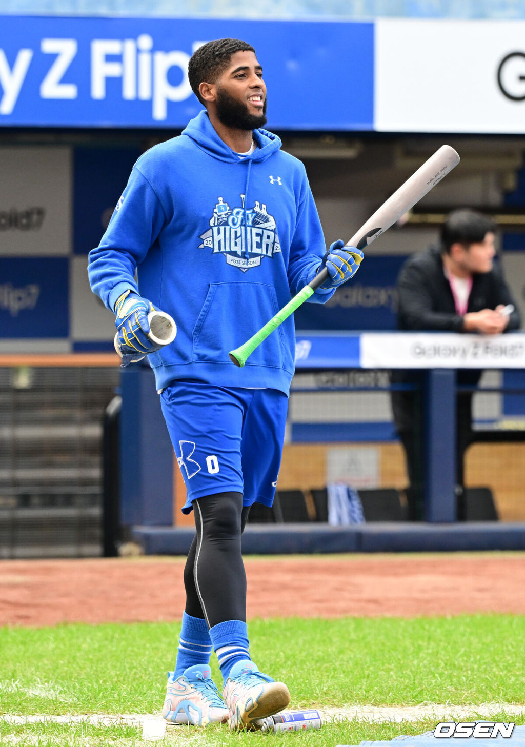 22일 대구 삼성라이온즈파크에서 2025 신한 SOL Bank KBO리그 포스트시즌 플레이오프 4차전 삼성 라이온즈와 한화 이글스의 경기가 열린다.홈팀 삼성은 원태인, 방문팀 한화는 정우주를 선발로 내세웠다.삼성 디아즈가 훈련을 나서고 있다. 2025.10.22 /cej@osen.co.kr