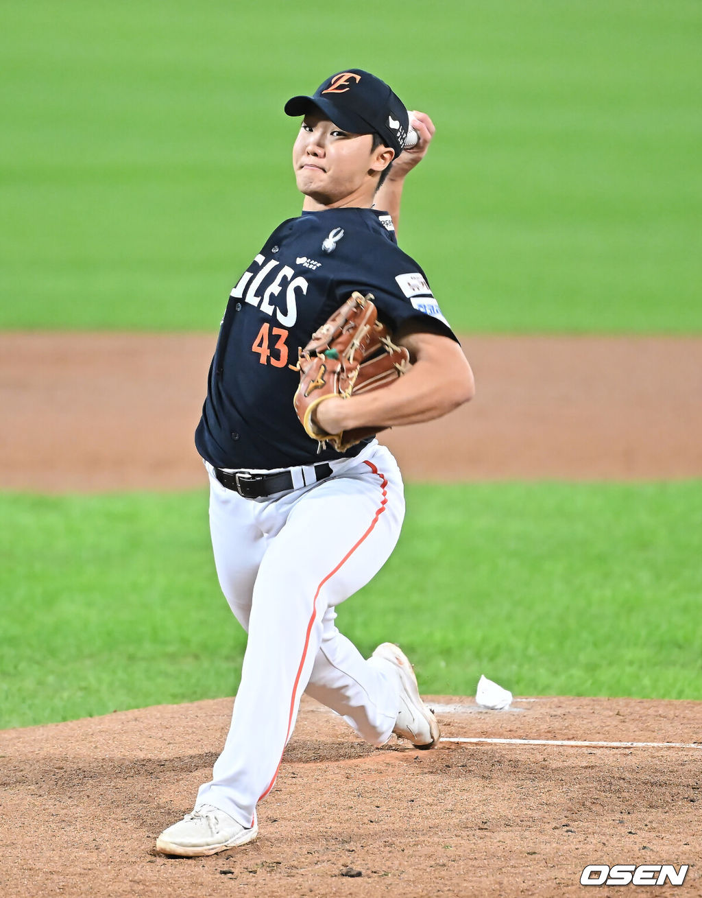 22일 대구 삼성라이온즈파크에서 2025 신한 SOL뱅크 KBO 플레이오프 삼성 라이온즈와 한화 이글스의 4차전 경기가 열렸다. 홈팀 삼성은 원태인이, 방문팀 한화는 정우주가 선발 투수로 출전했다.한화 이글스 선발투수 정우주가 역투하고 있다. 2025.10.22 / foto0307@osen.co.kr