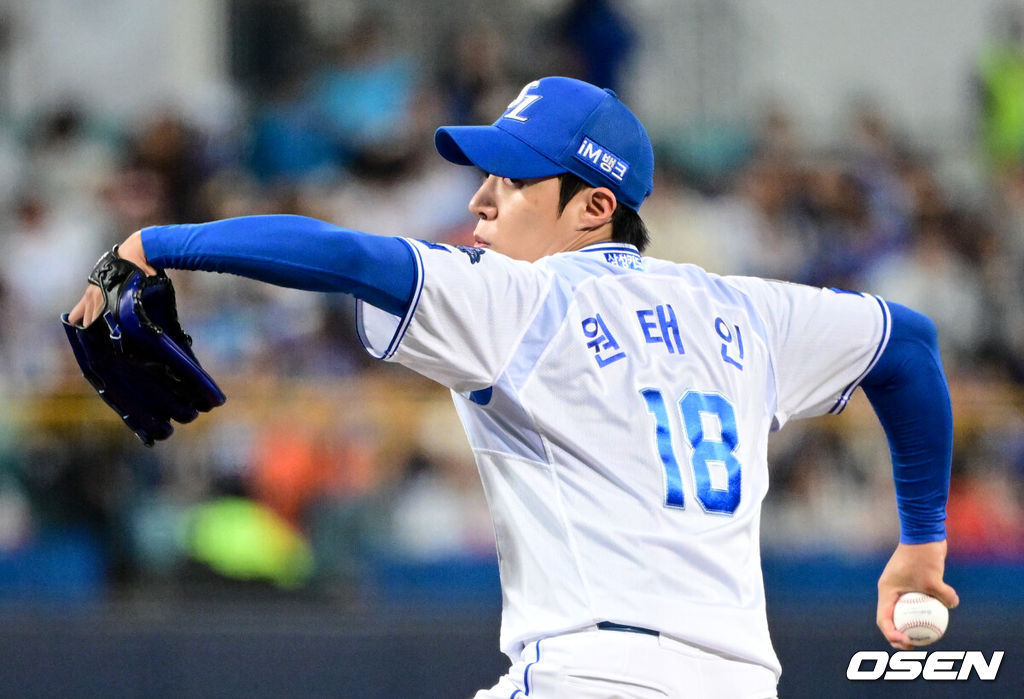 22일 대구 삼성라이온즈파크에서 2025 신한 SOL Bank KBO리그 포스트시즌 플레이오프 4차전 삼성 라이온즈와 한화 이글스의 경기가 열렸다.홈팀 삼성은 원태인, 방문팀 한화는 정우주를 선발로 내세웠다.1회초 삼성 원태인이 역투하고 있다. 2025.10.22 /cej@osen.co.kr