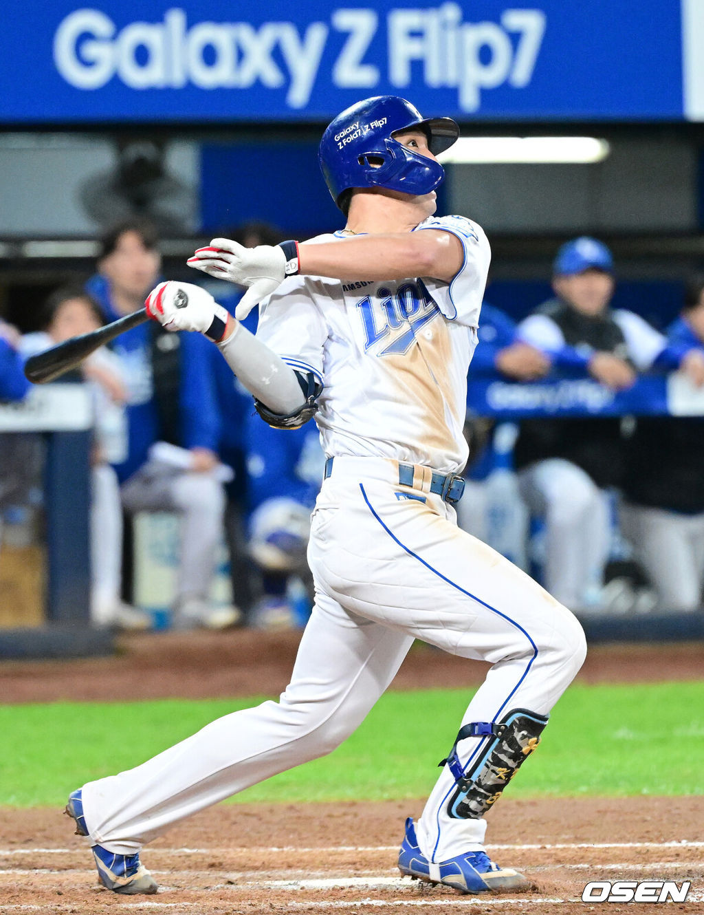 22일 대구 삼성라이온즈파크에서 ‘2025 신한 SOL Bank KBO리그’ 포스트시즌 플레이오프 4차전 삼성 라이온즈와 한화 이글스의 경기가 열렸다.삼성은 원태인, 한화는 정우주를 선발로 내세웠다.7회말 1사 1, 2루 상황 삼성 김영웅이 역전 우월 스리런포를 날리고 있다. 2025.10.22 / dreamer@osen.co.kr