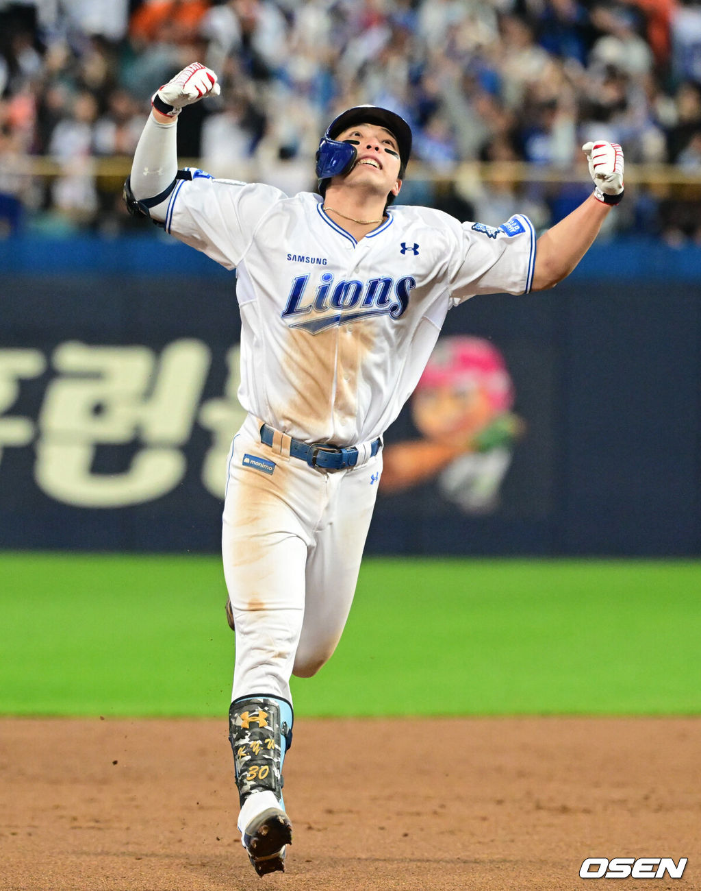 22일 대구 삼성라이온즈파크에서 2025 신한 SOL Bank KBO리그 포스트시즌 플레이오프 4차전 삼성 라이온즈와 한화 이글스의 경기가 열렸다.홈팀 삼성은 원태인, 방문팀 한화는 정우주를 선발로 내세웠다.6회말 1사 1,3루 삼성 김영웅이 동점 3점 홈런을 날리고 있다. 2025.10.22 /cej@osen.co.kr