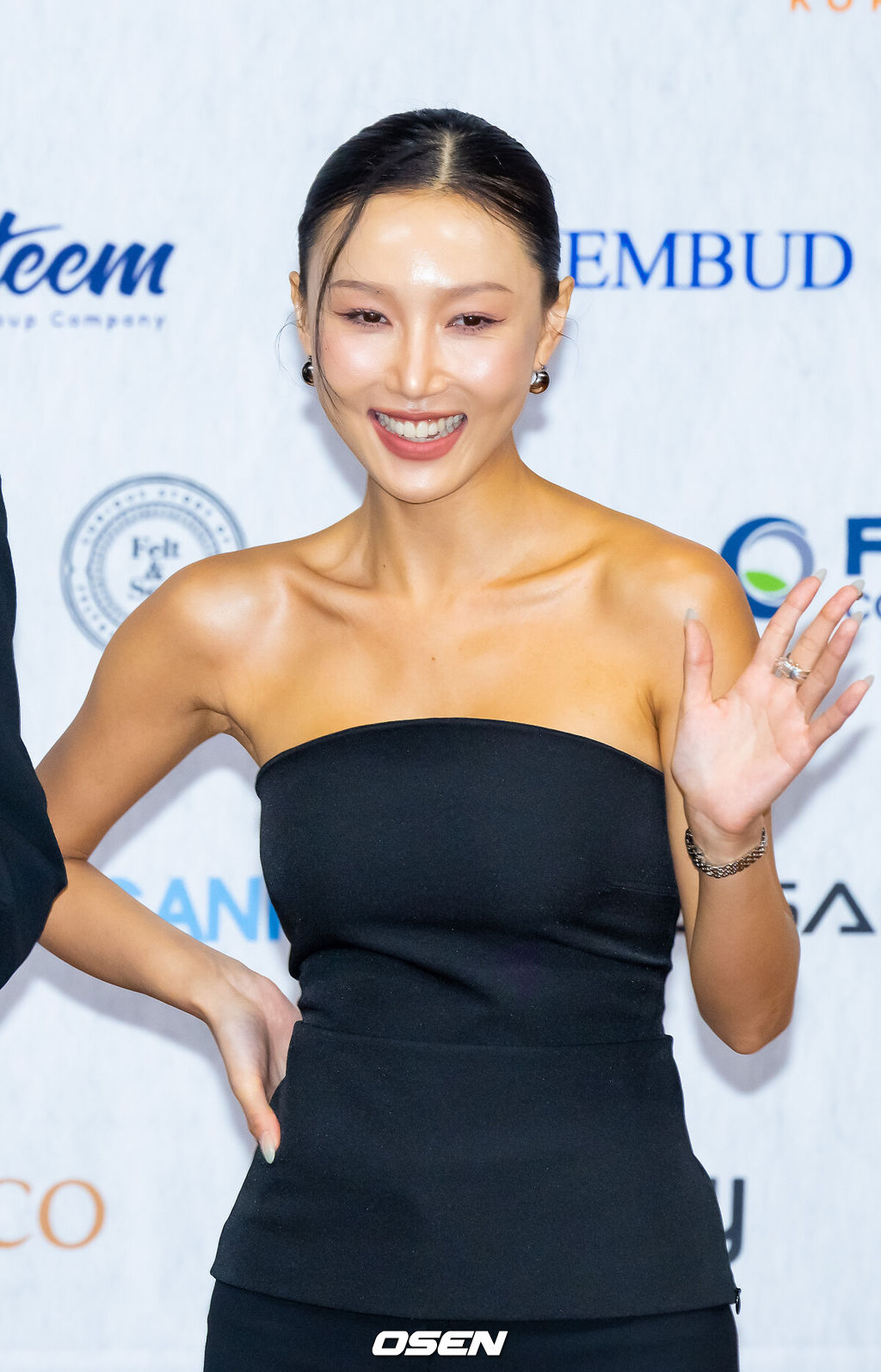 1일 오후 서울 서초구 염곡동 KOTRA 본사 국제회의장에서 2025 뉴욕 한류박람회 홍보대사 위촉식이 진행됐다.이날 행사에는 홍보대사 배우 하지원, 샤이니 태민, 마마무 화사가 참석했다. 마마무 화사가 미소 짓고 있다 2025.10.01 / soul1014@osen.co.kr