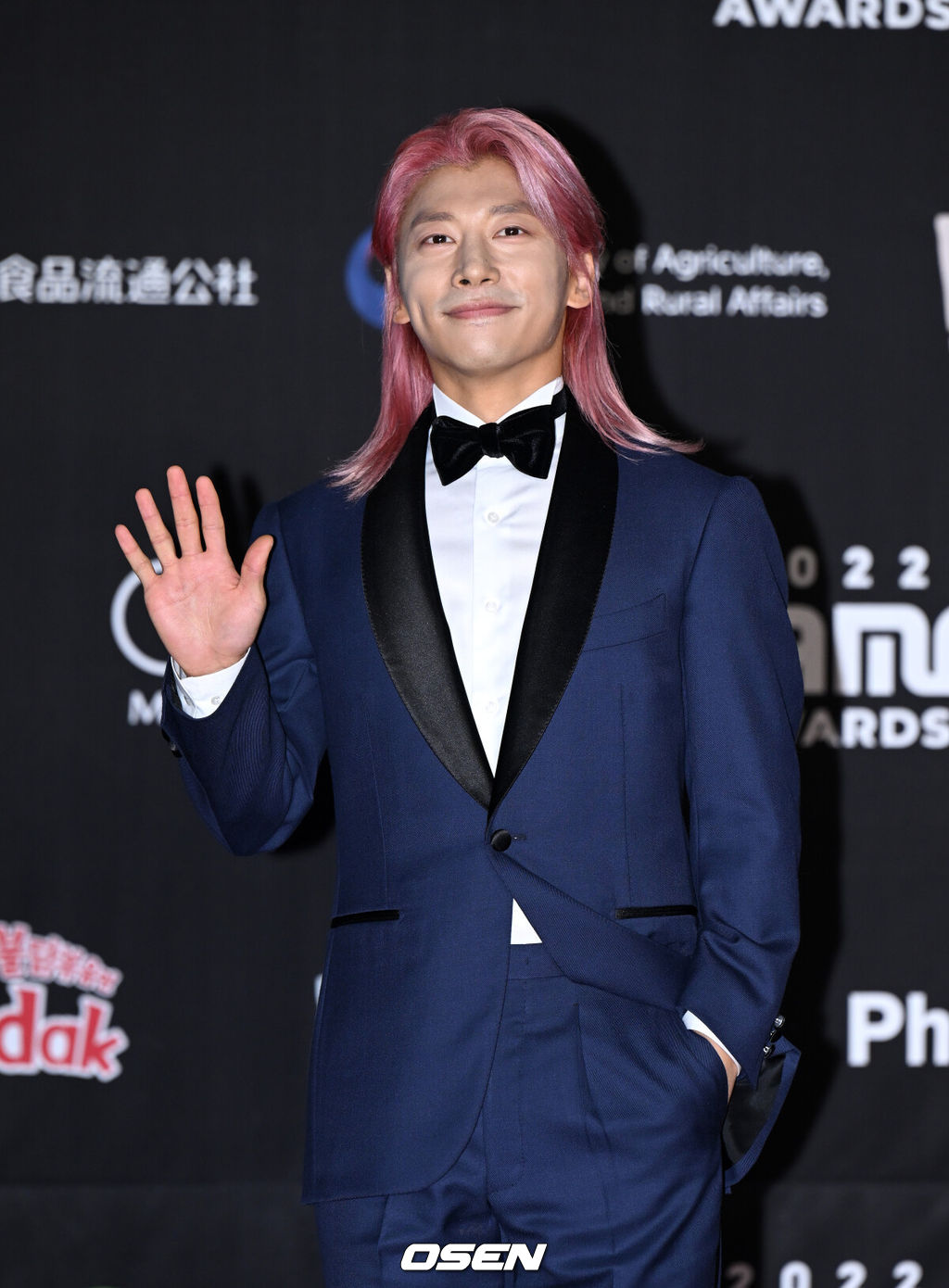 29일 오후(현지시간) 일본 교세라 돔 오사카에서 ‘MAMA AWARDS’ 레드카펫 행사가 진행됐다.쇼트트랙 선수 곽윤기가 레드카펫을 밟고 있다. 2022.11.29 /sunday@osen.co.kr