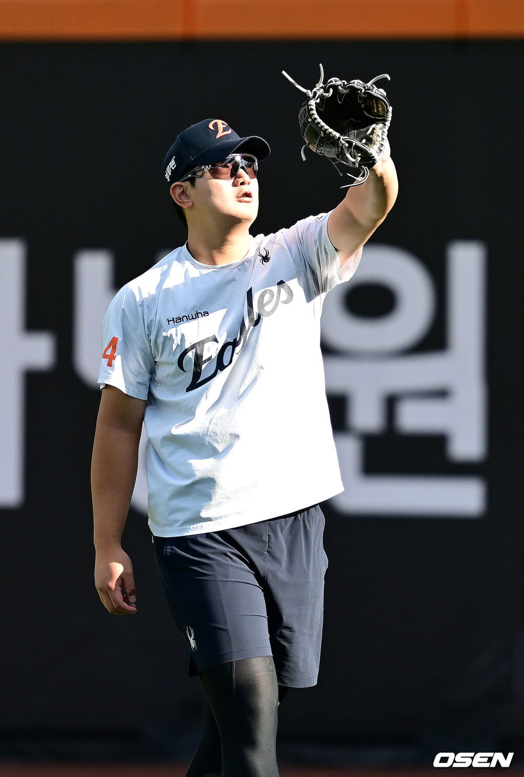 24일 대전 한화생명볼파크에서 ‘2025 신한 SOL Bank KBO리그’ 포스트시즌 플레이오프 5차전 삼성 라이온즈와 한화 이글스의 경기가 열린다.한화는 코디 폰세, 삼성은 최원태를 선발로 내세운다.경기를 앞두고 한화 김서현이 훈련을 펼치고 있다. 2025.10.24 / dreamer@osen.co.kr