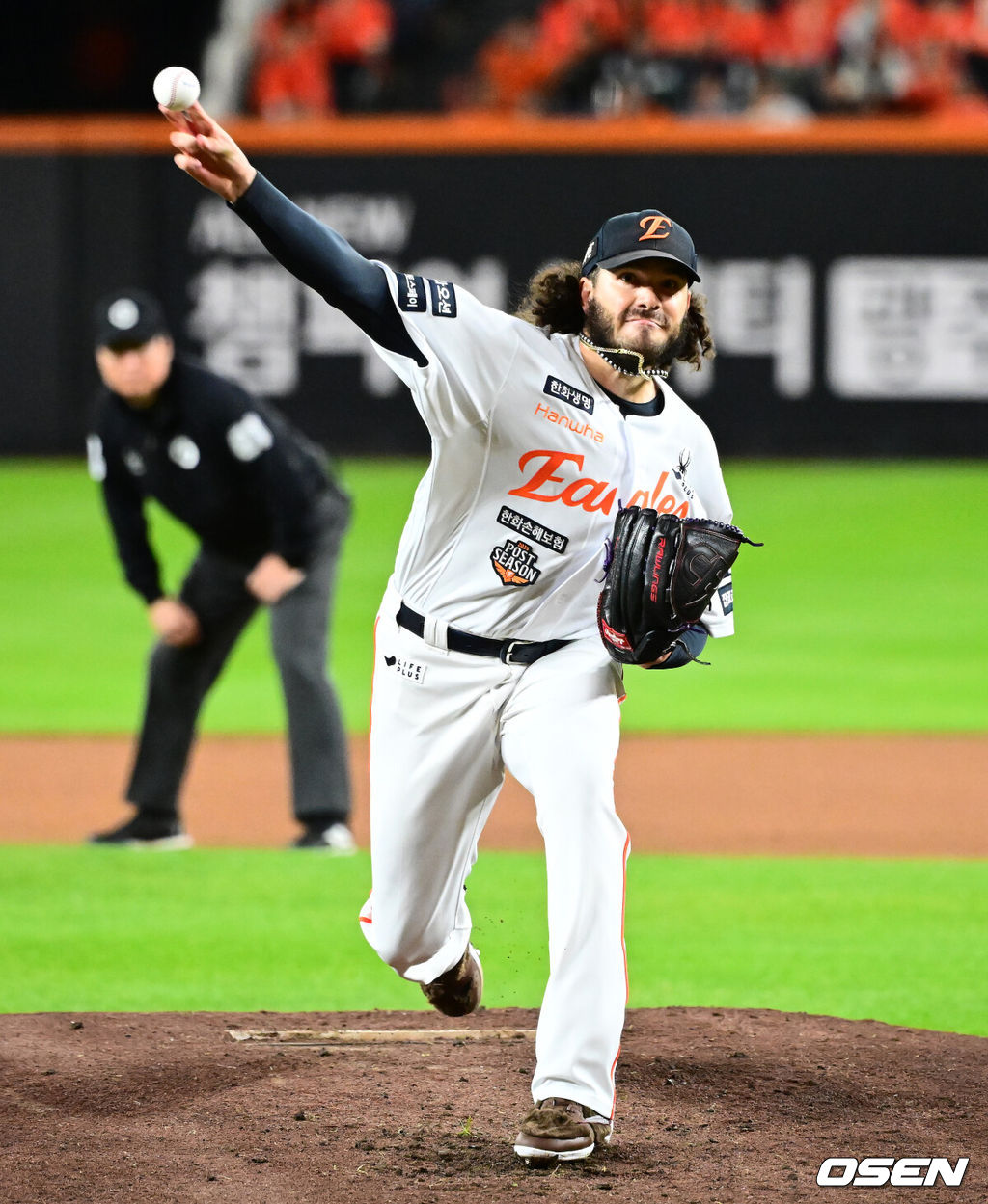 24일 오후 대전 한화생명볼파크에서 2025 신한 SOL Bank KBO리그 포스트시즌 플레이오프 5차전 한화 이글스와 삼성 라이온즈의 경기가 열렸다.한화는 코디 폰세, 삼성은 최원태를 선발 투수로 내세웠다.1회 한화 폰세가 역투하고 있다. 2025.10.24 /jpnews@osen.co.kr